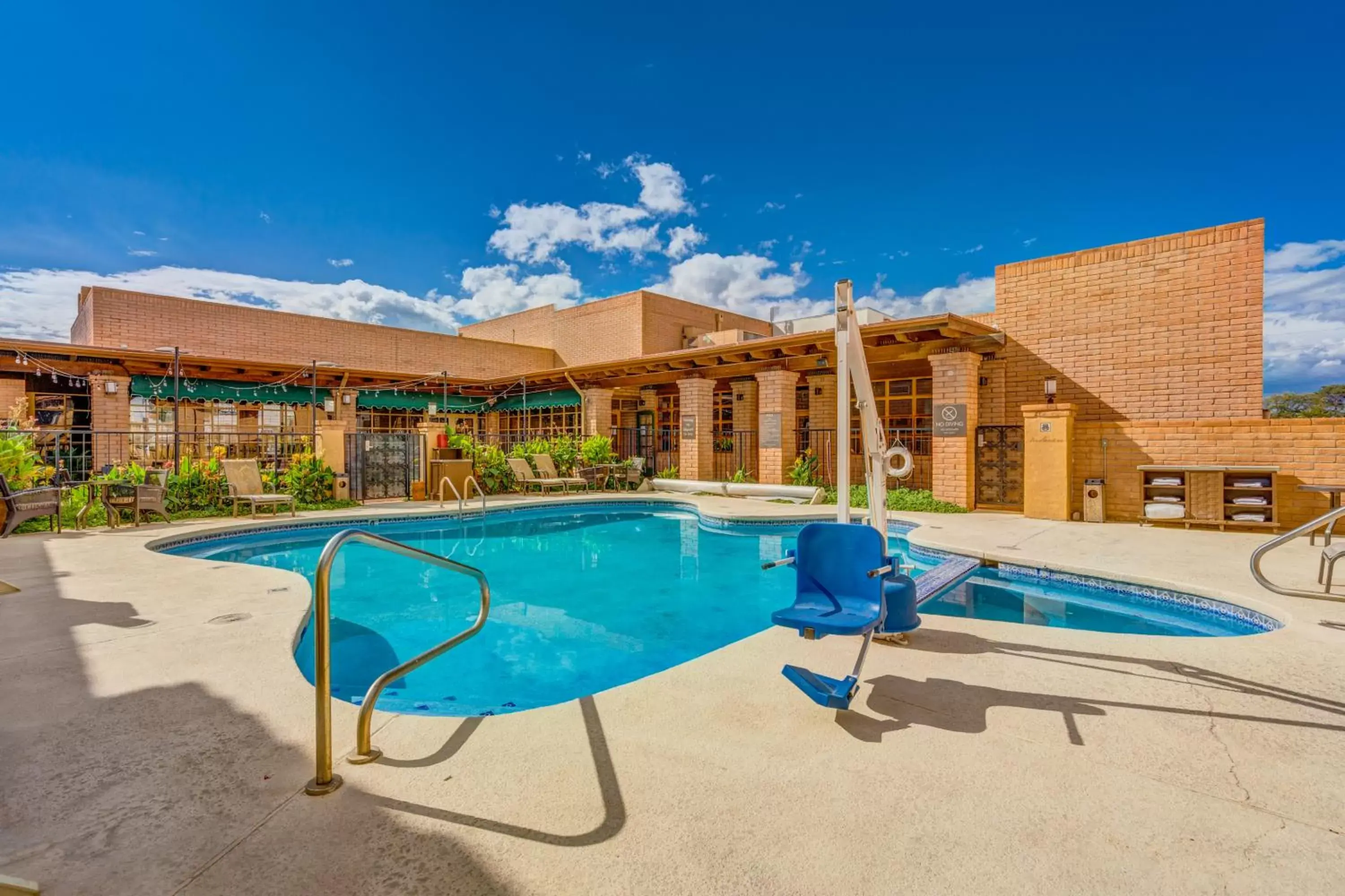 Swimming Pool in Sierra Suites Boutique Hotel