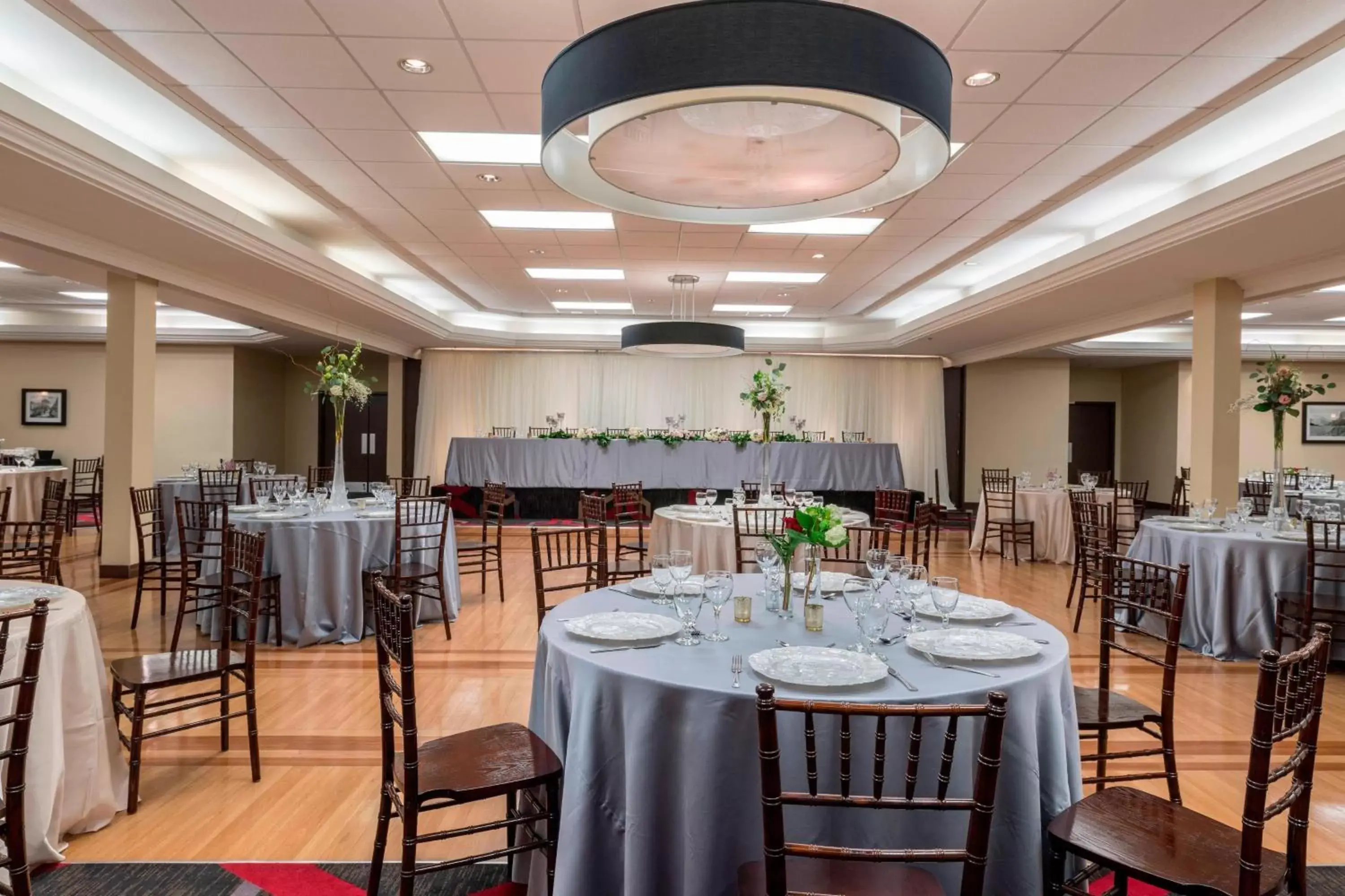 Meeting/conference room, Restaurant/Places to Eat in Four Points by Sheraton Edmonton South