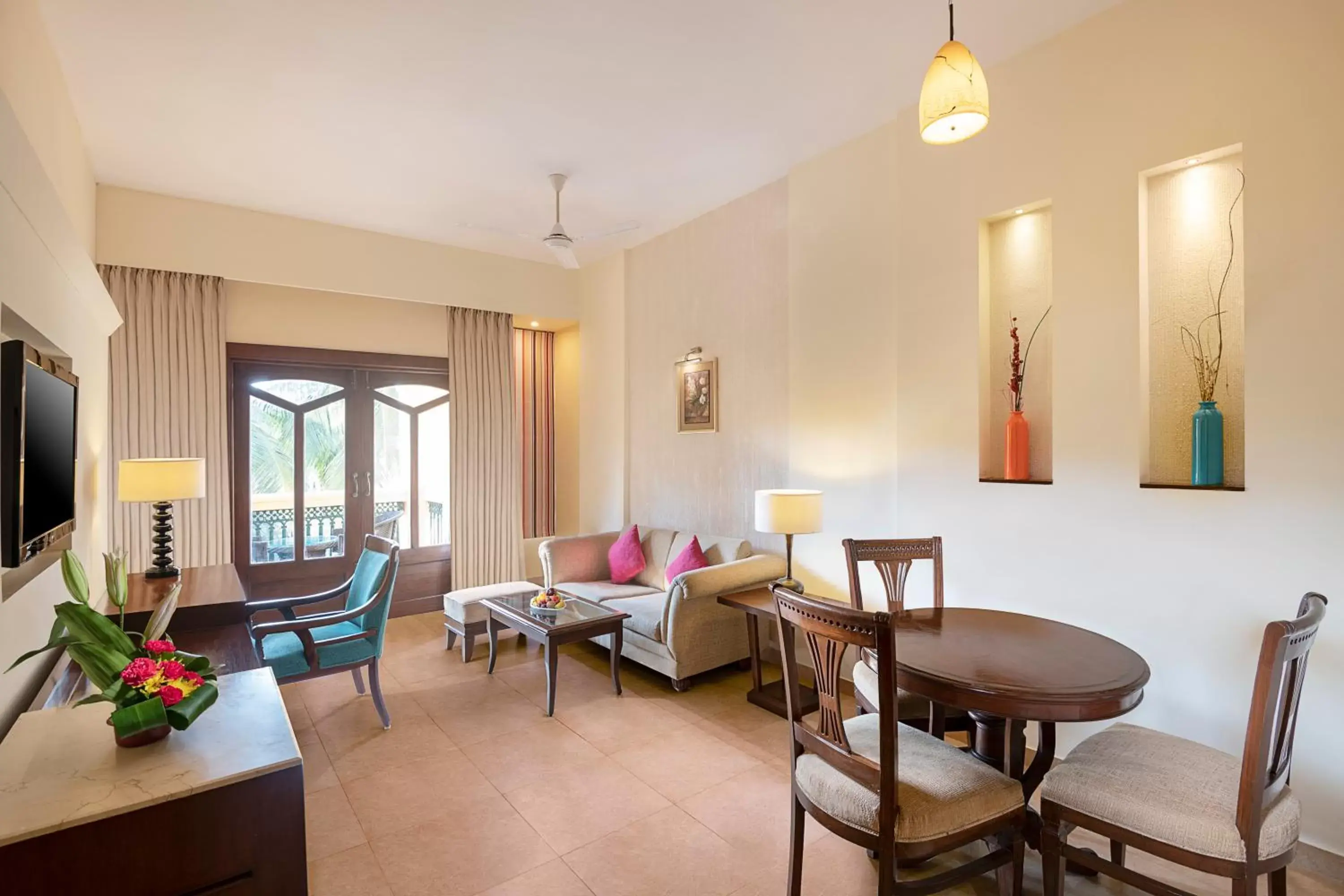 Living room in Country Inn & Suites by Radisson, Goa Candolim