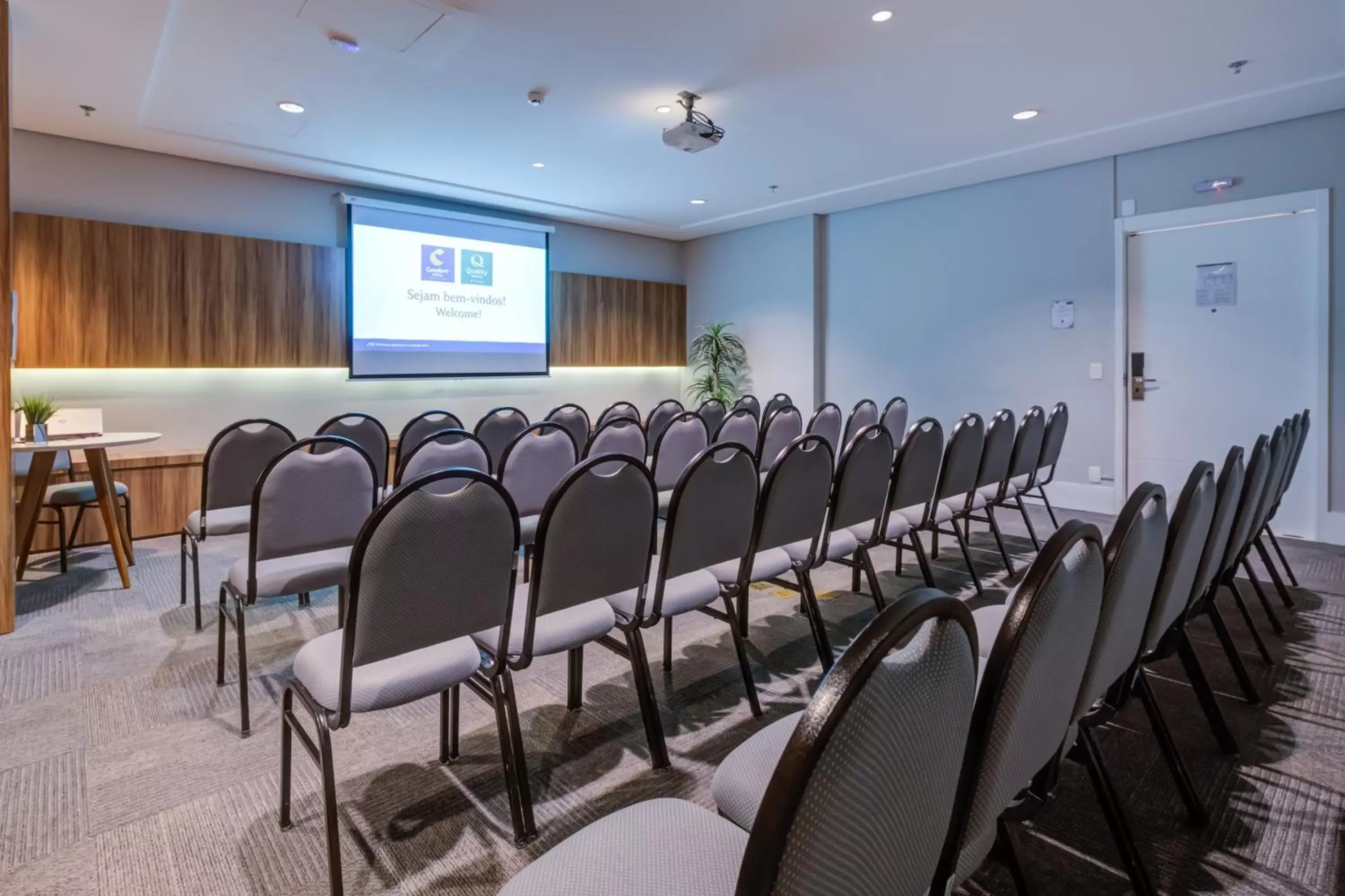 Meeting/conference room in Quality Hotel São Caetano