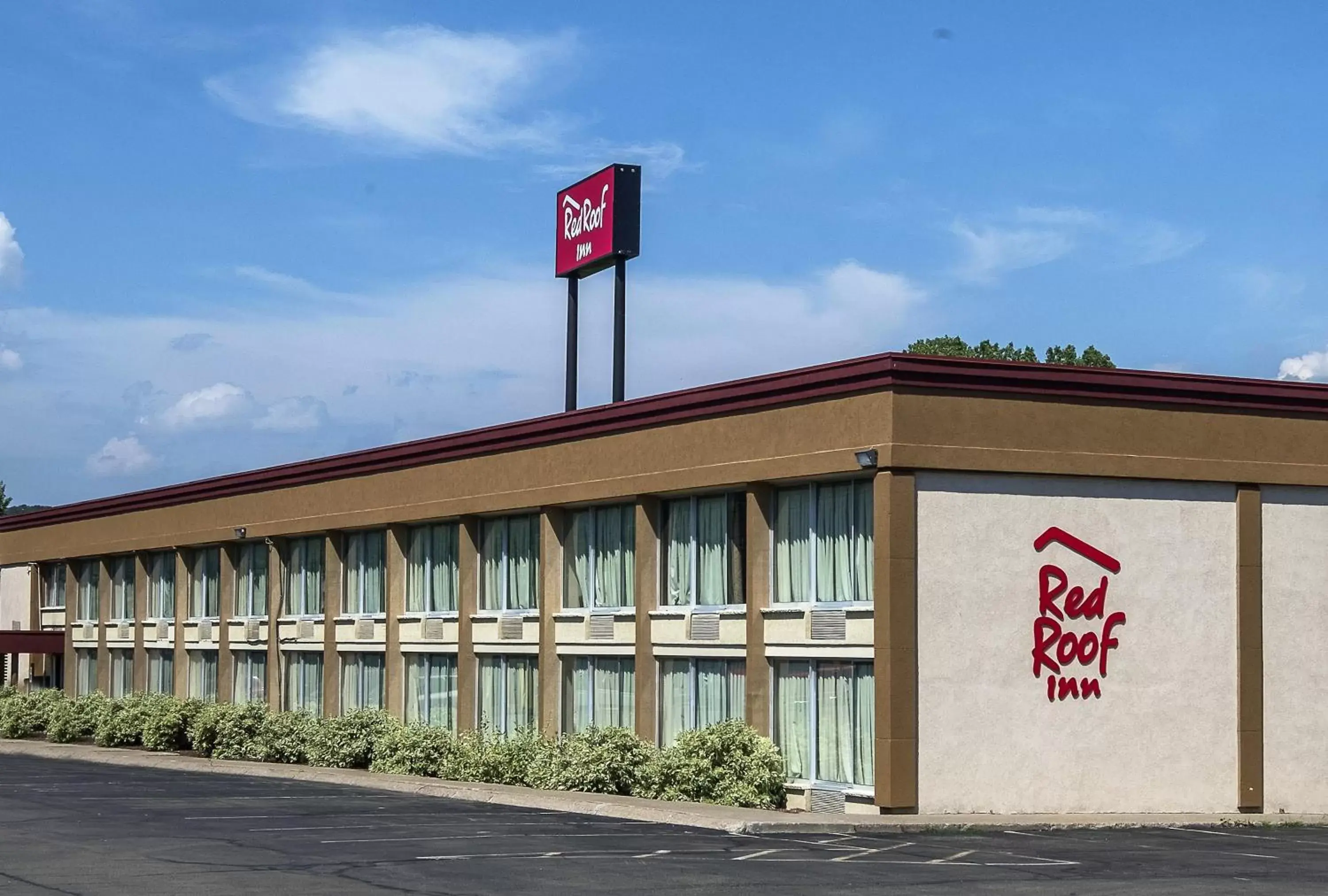 Property Building in Red Roof Inn Cortland
