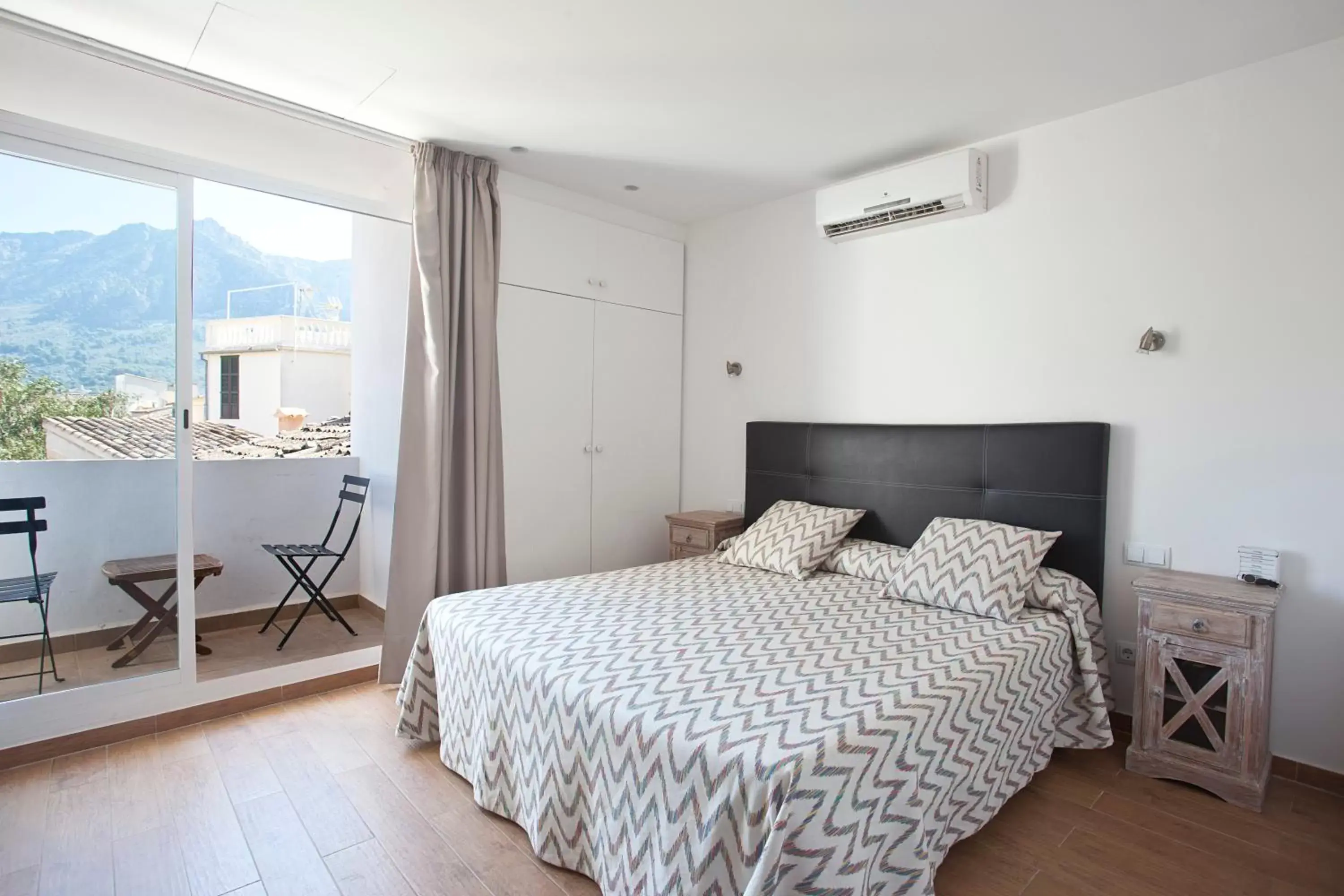 Balcony/Terrace, Bed in Hotel la Vila Balcony/Terrace, Bed in Hotel la Vila