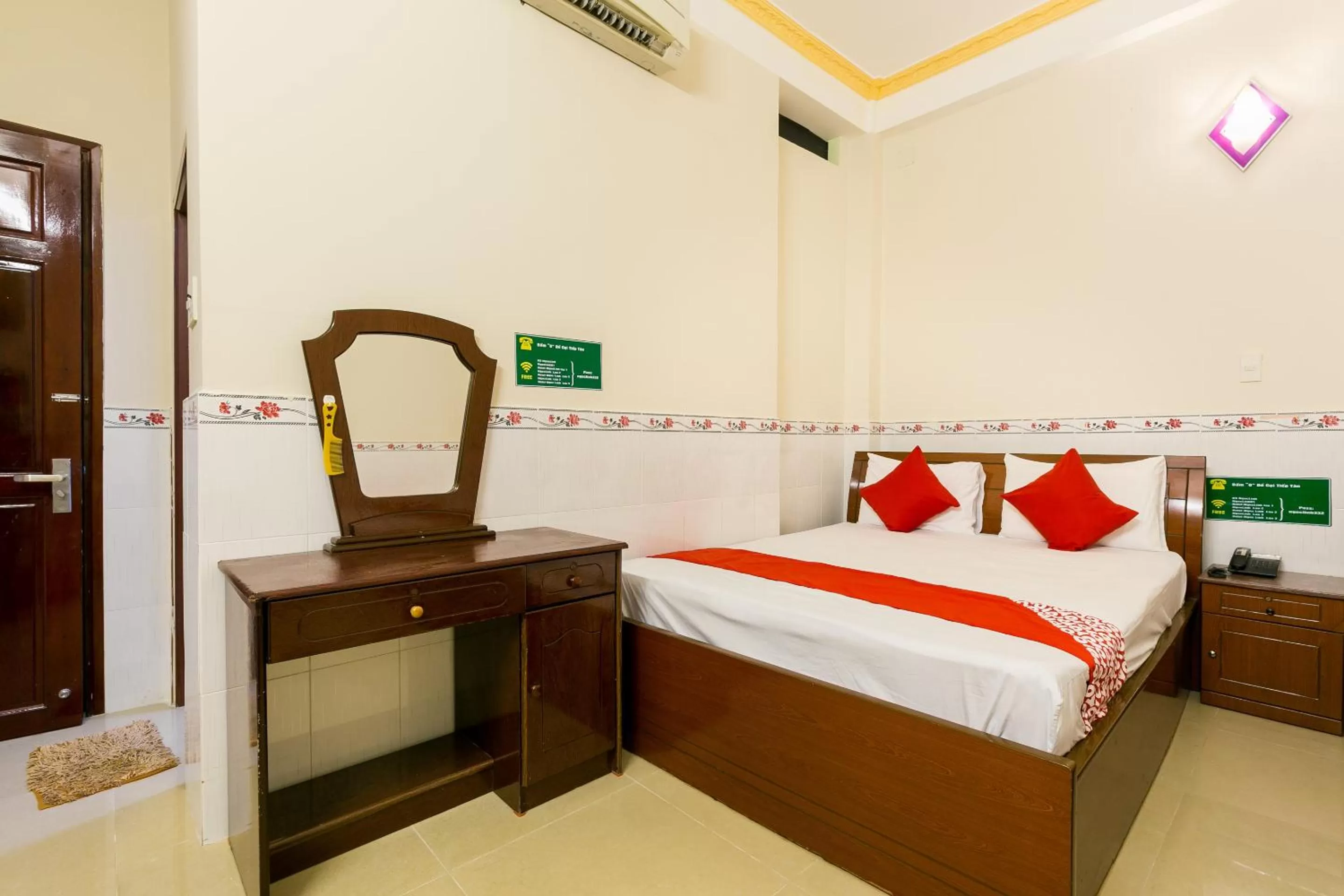 Photo of the whole room, Bed in Ngoc Linh Hotel