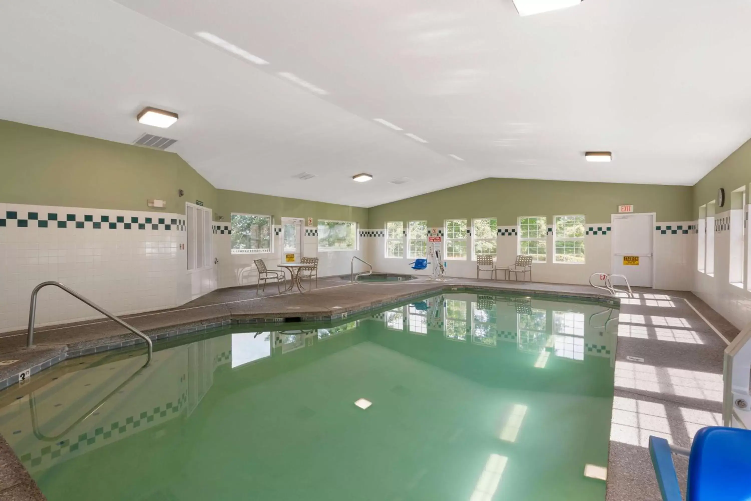 Pool view, Swimming Pool in Best Western Plus Columbia River Inn