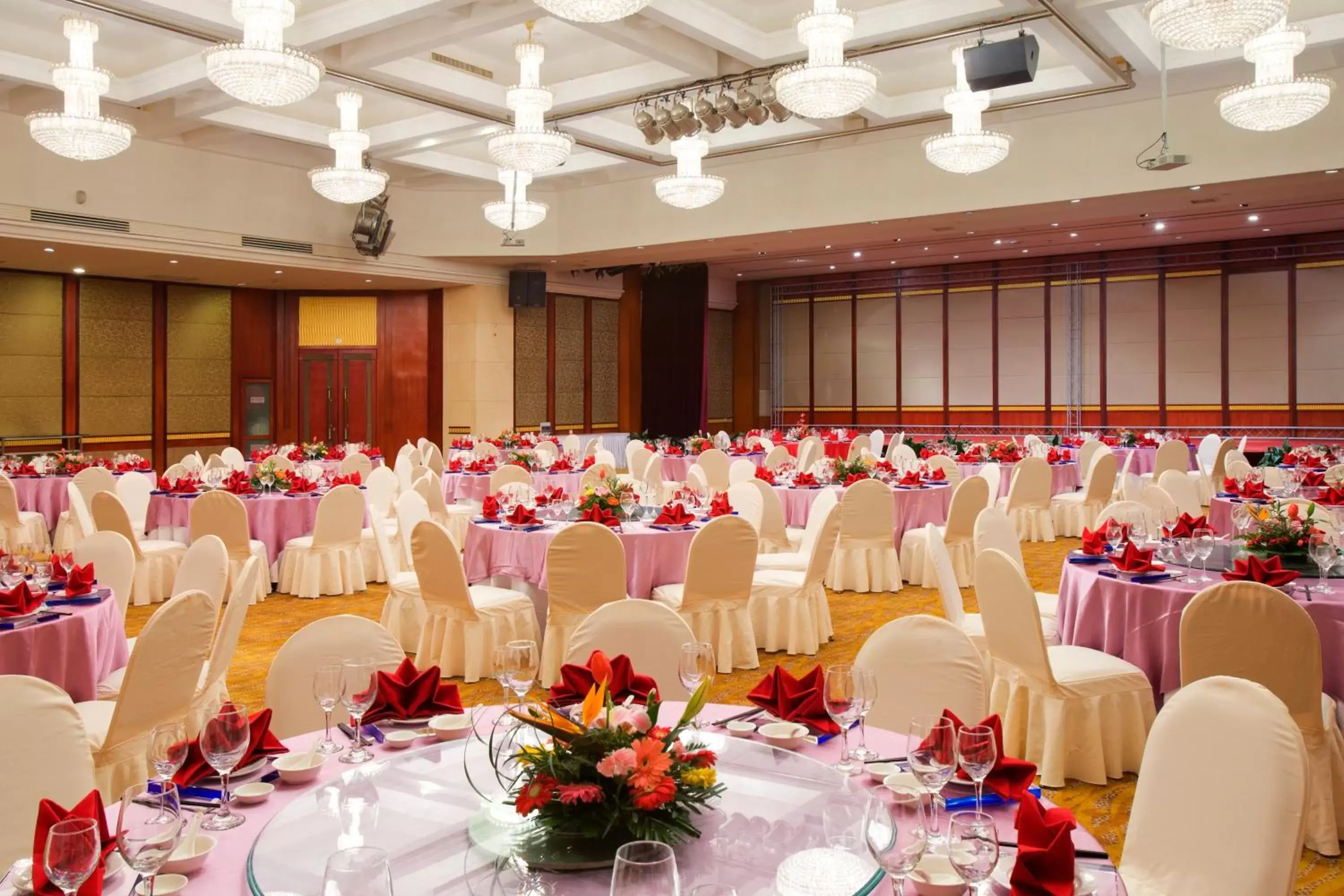 Banquet/Function facilities, Banquet Facilities in Crowne Plaza City Center Ningbo, an IHG Hotel - Near Ningbo Railway Station