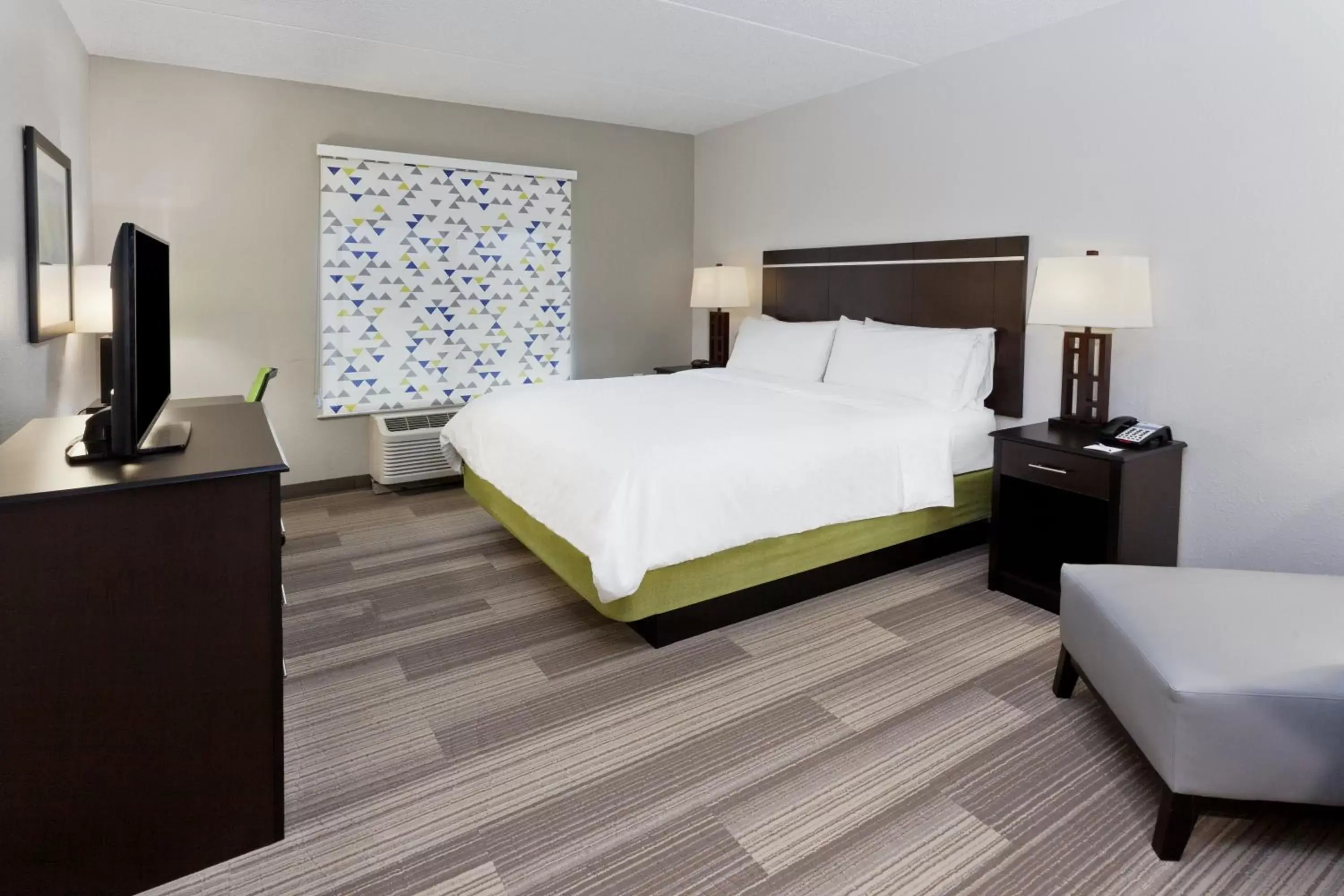 Photo of the whole room, Bed in Holiday Inn Express Hotel & Suites Montgomery Boyd-Cooper Parkway, an IHG Hotel