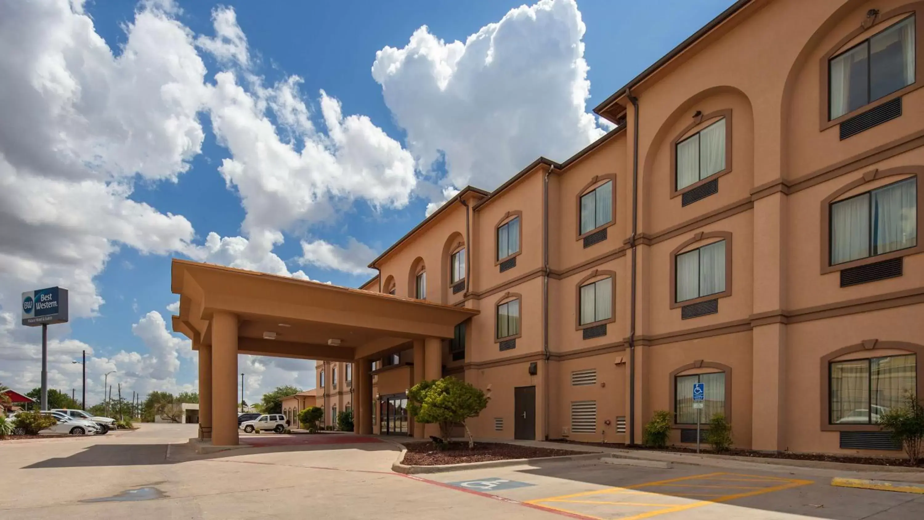 Property Building in Best Western Palace Inn & Suites