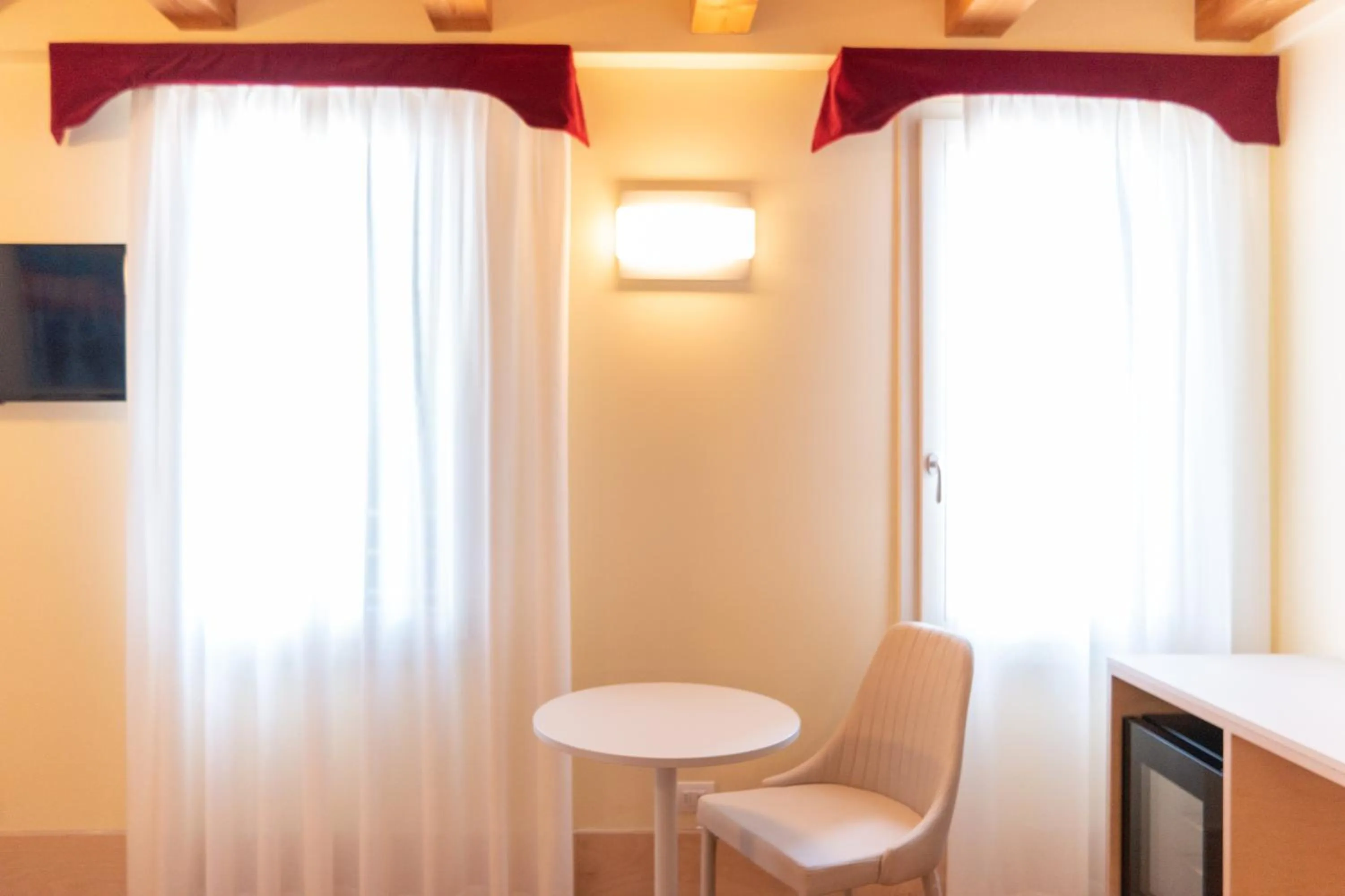 TV and multimedia in Hotel Autoespresso Venice - Atika & Atif