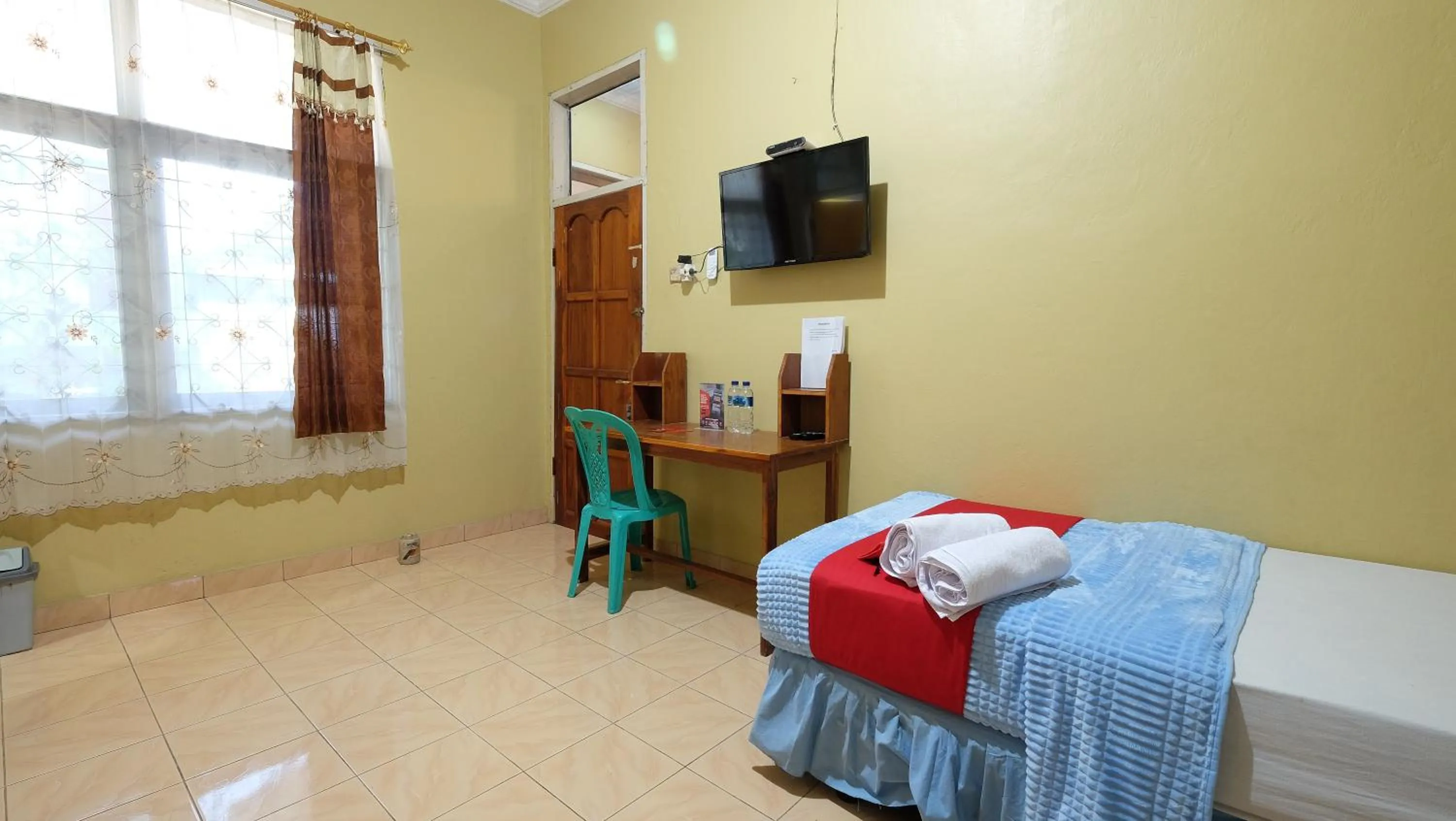 Bed in RedDoorz near Mangrove Forest Kupang