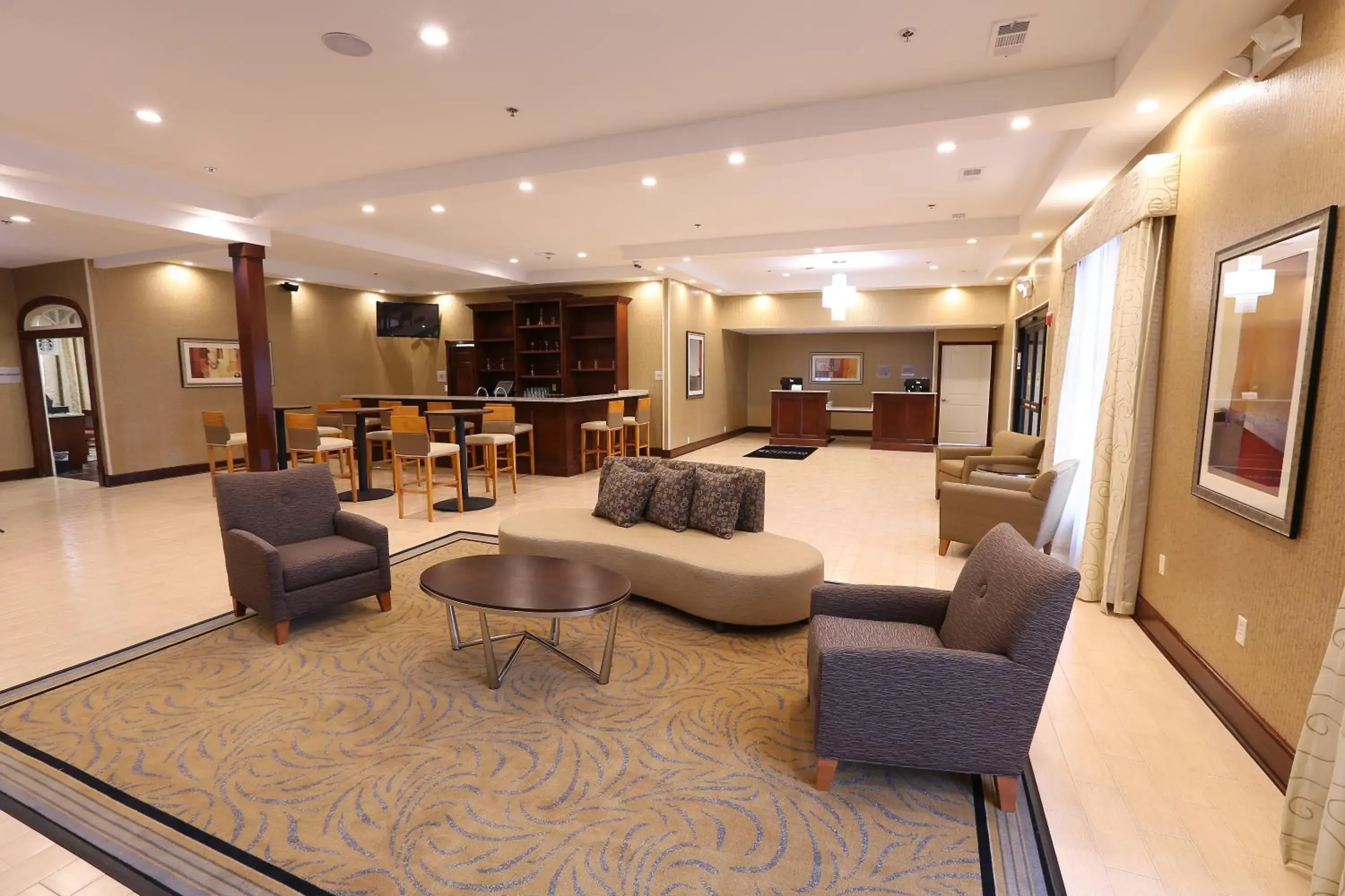 Lounge or bar, Lobby/Reception in Wyndham Garden Grand Rapids Airport