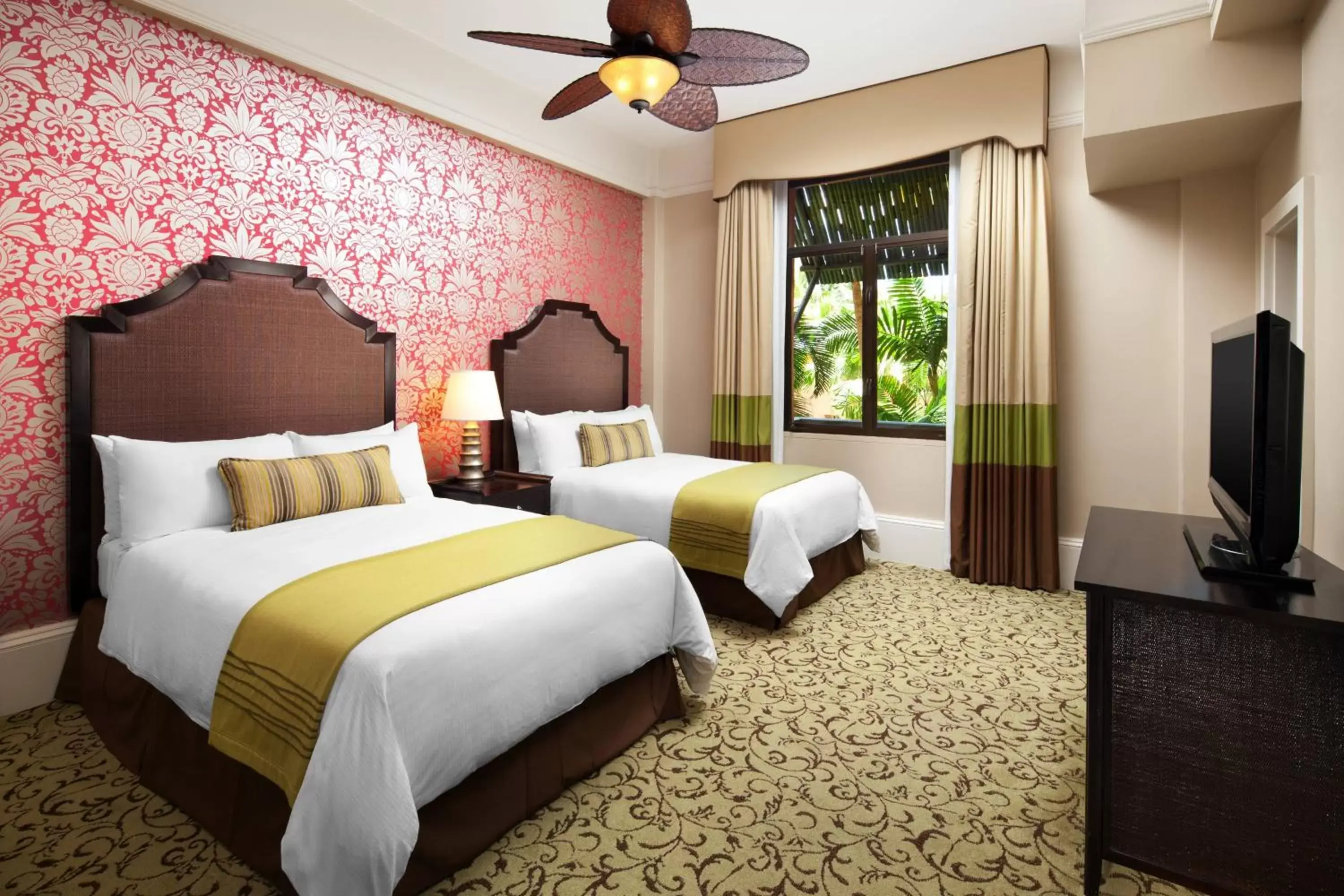 Photo of the whole room, Bed in The Royal Hawaiian, A Luxury Collection Resort, Waikiki