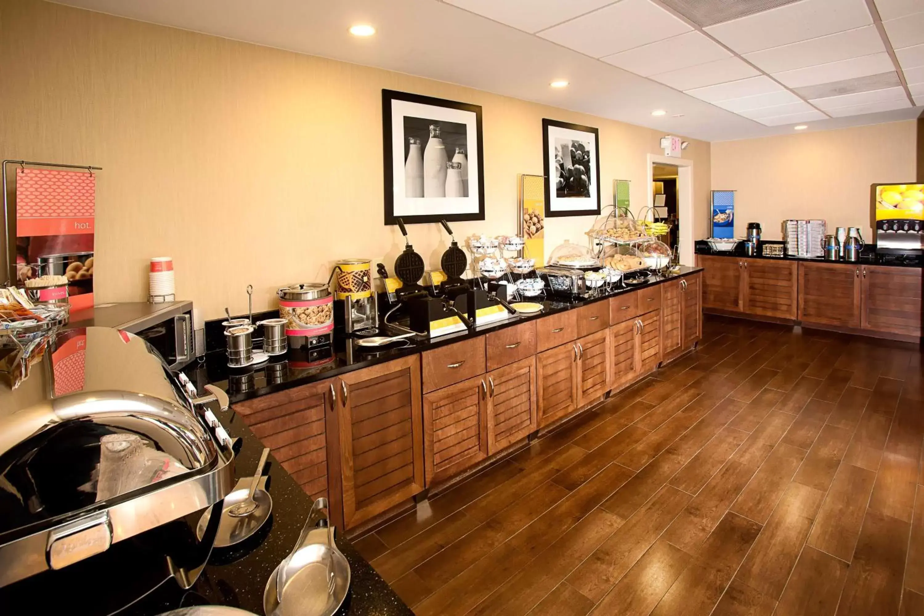 Breakfast, Restaurant/Places to Eat in Hampton Inn Morehead City