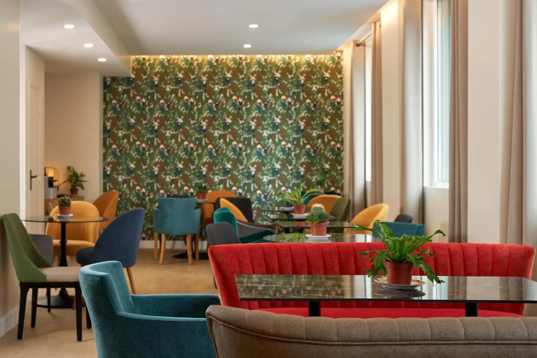 Lobby or reception, Lounge/Bar in Hotel Apolonia Paris Montmartre; Sure Hotel Collection by Best Western