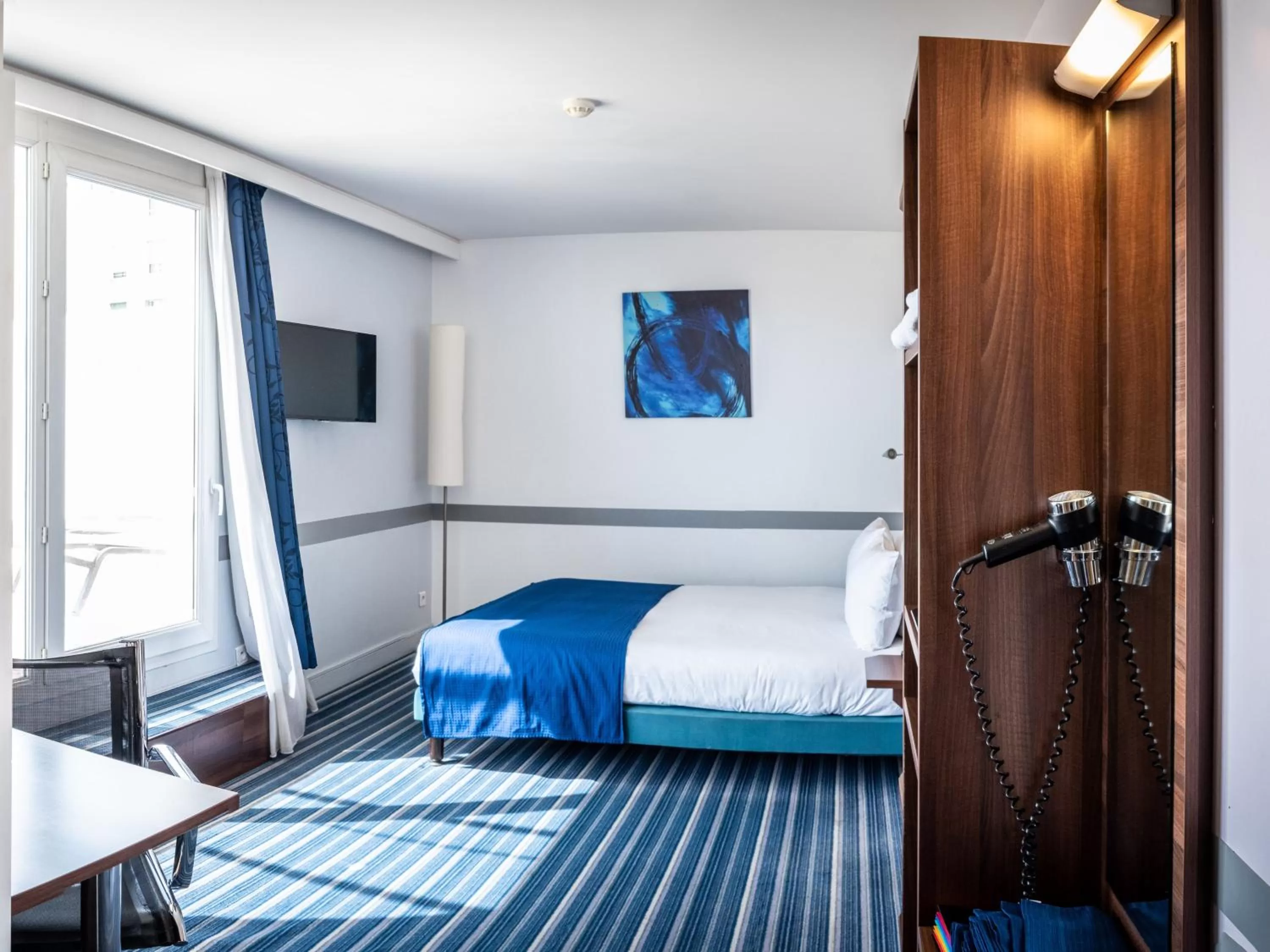 Photo of the whole room, Bed in Hôtel Marseille Centre Gare Saint-Charles