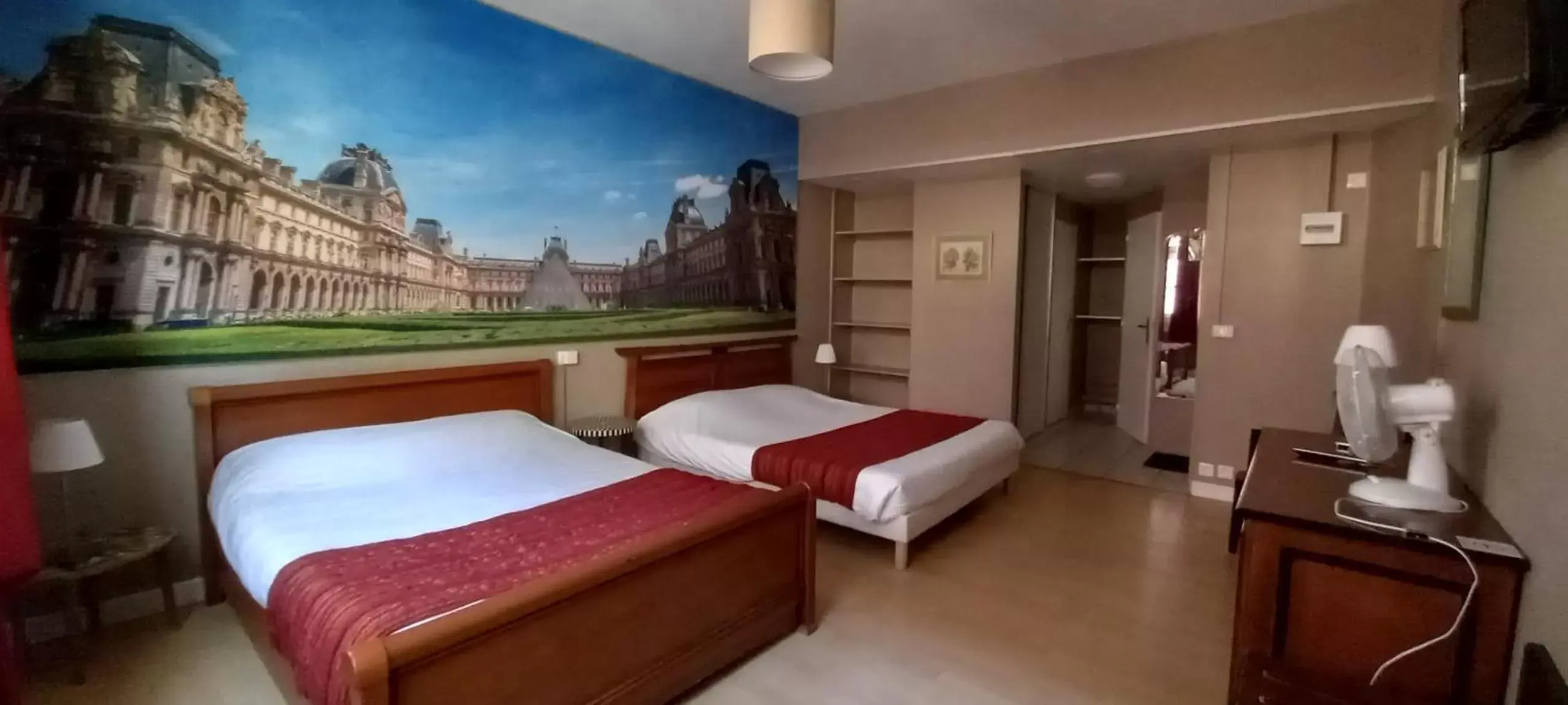 Bedroom in Brit Hotel Comtes De Champagne - Troyes Centre Historique
