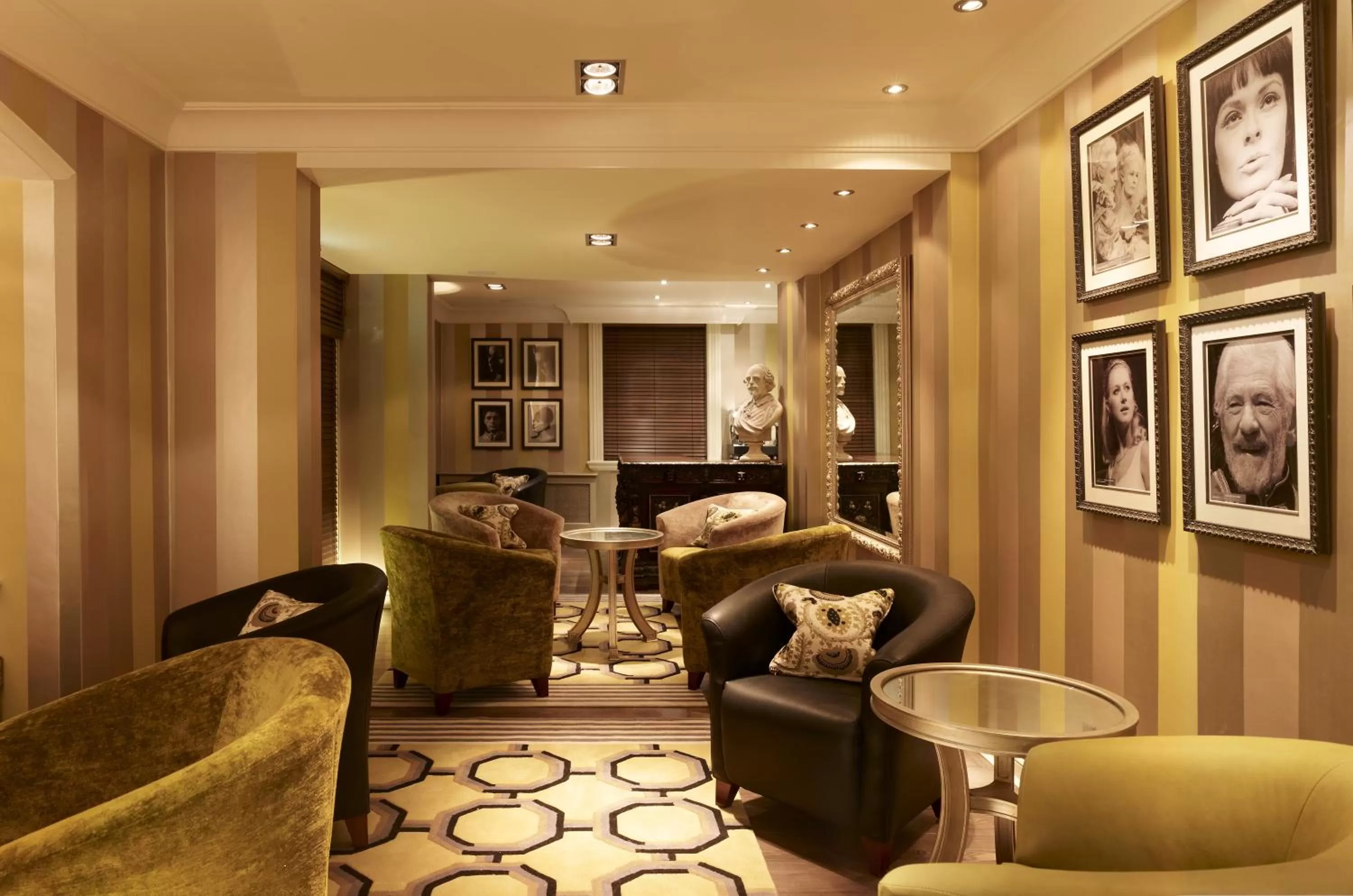 Lounge or bar in The Arden Hotel Stratford - Eden Hotel Collection