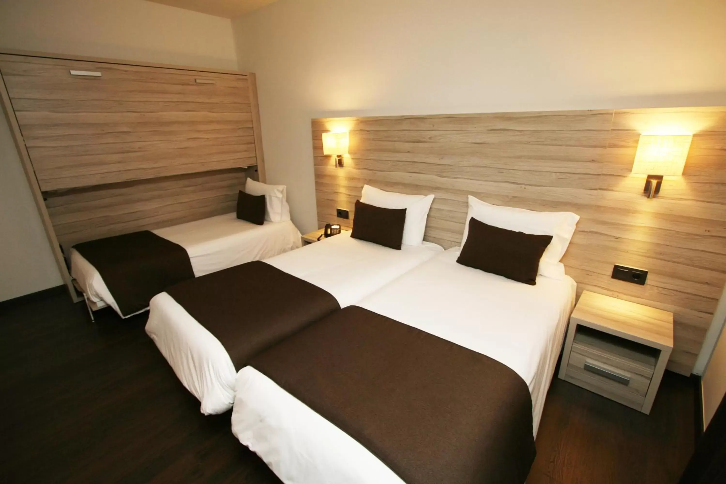 Bedroom, Bed in Hotel Pyrénées