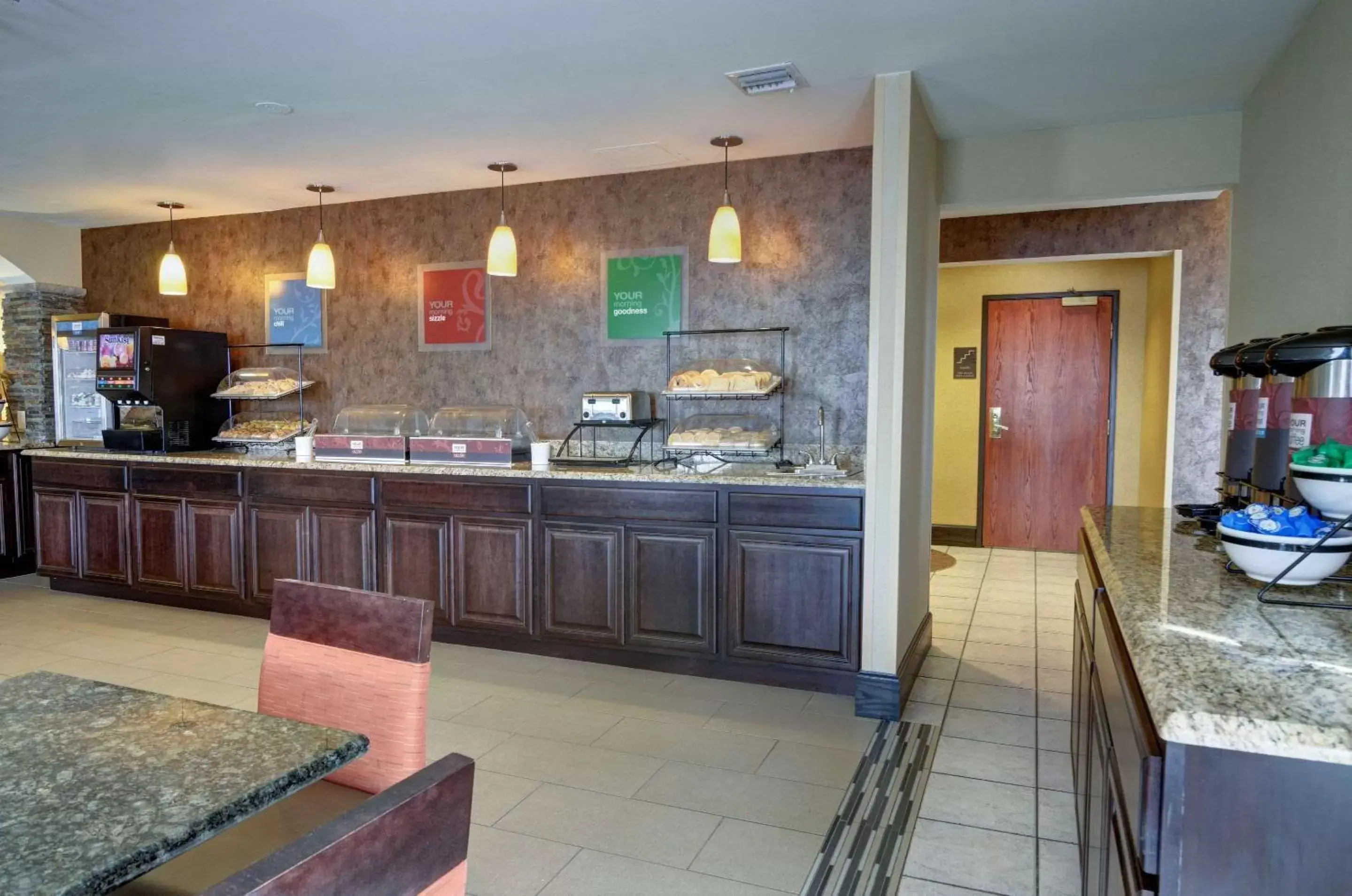 Restaurant/places to eat in Comfort Inn and Suites Medical West