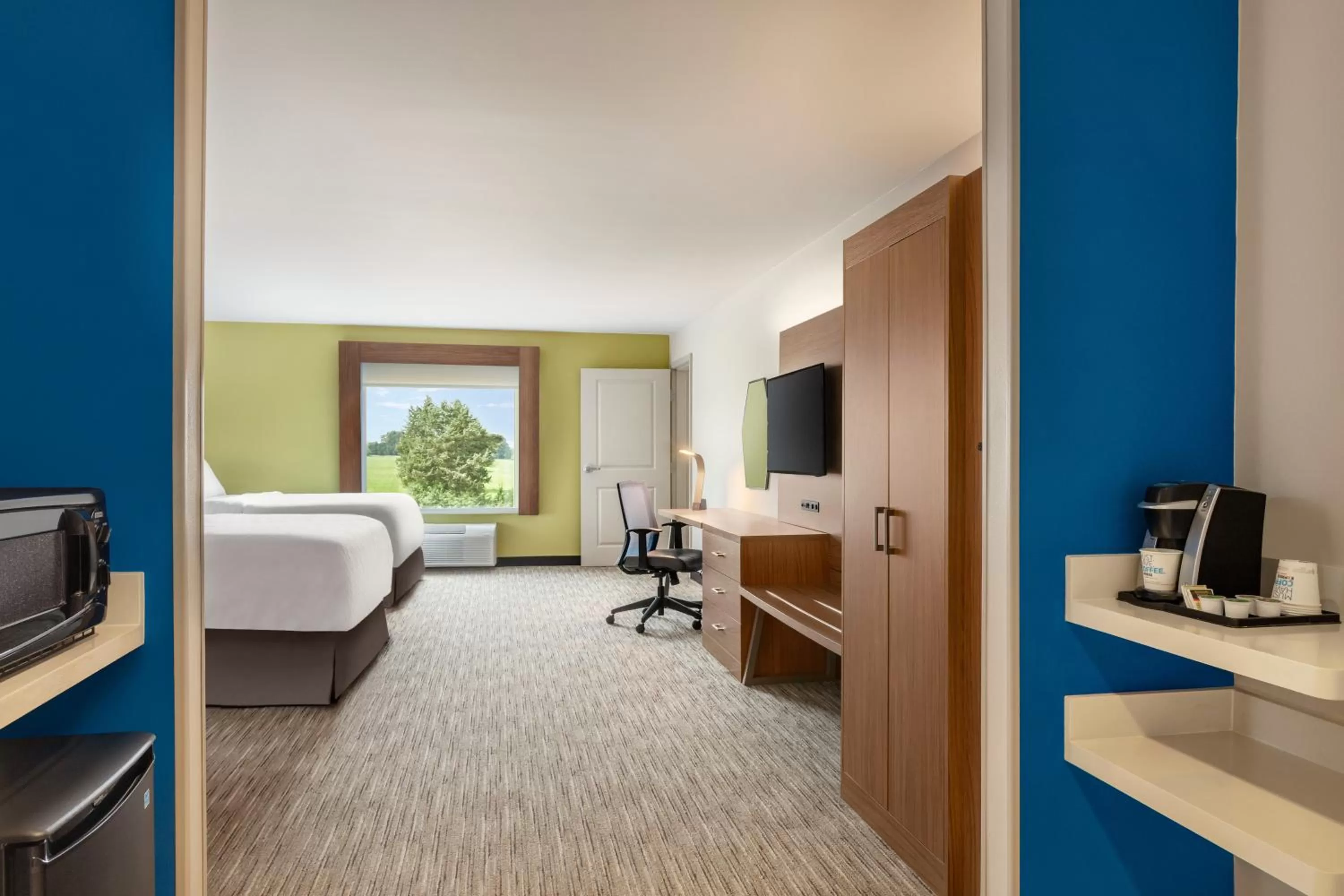 Photo of the whole room, Bed in Holiday Inn Express & Suites Searcy by IHG