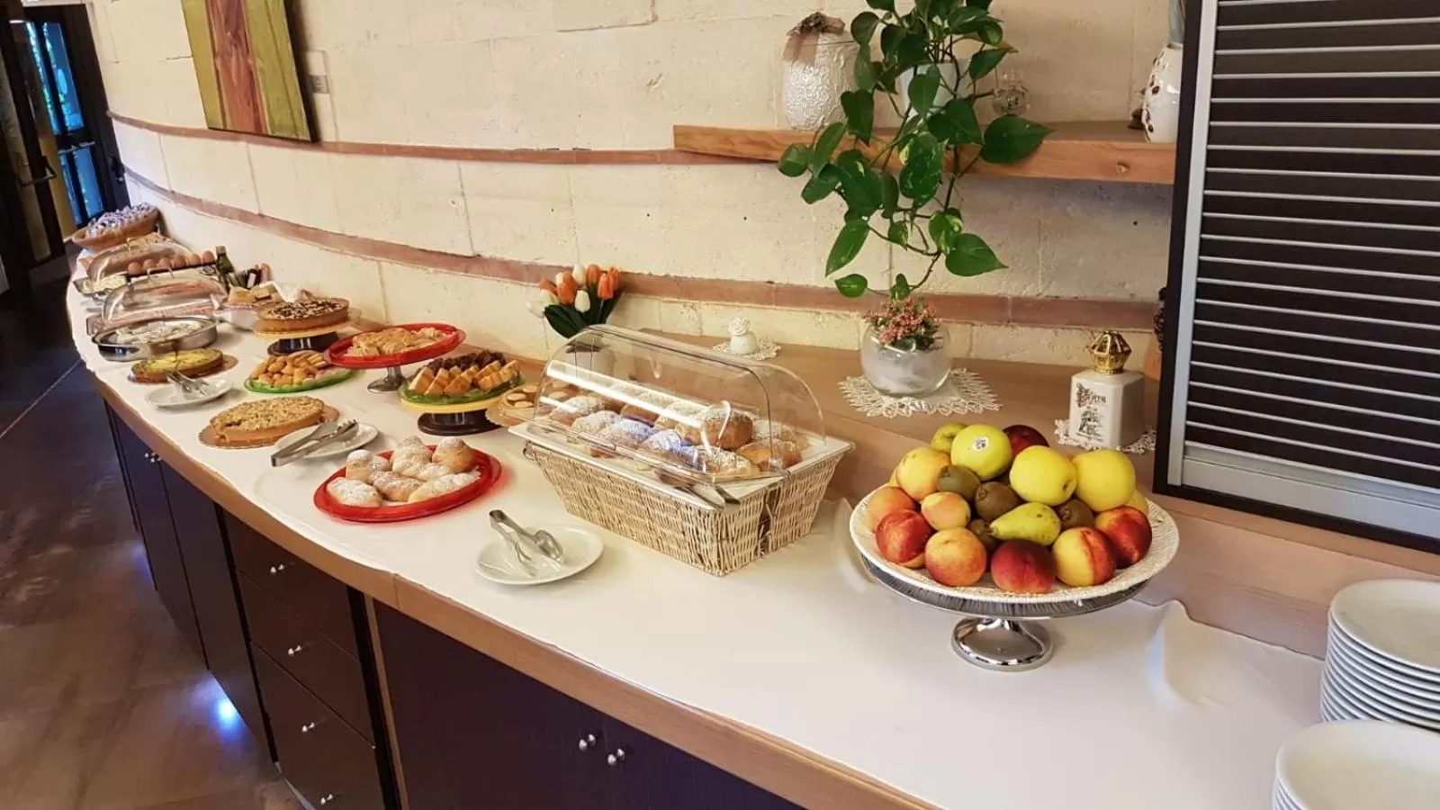 Buffet breakfast in Abalon Pompei Resort