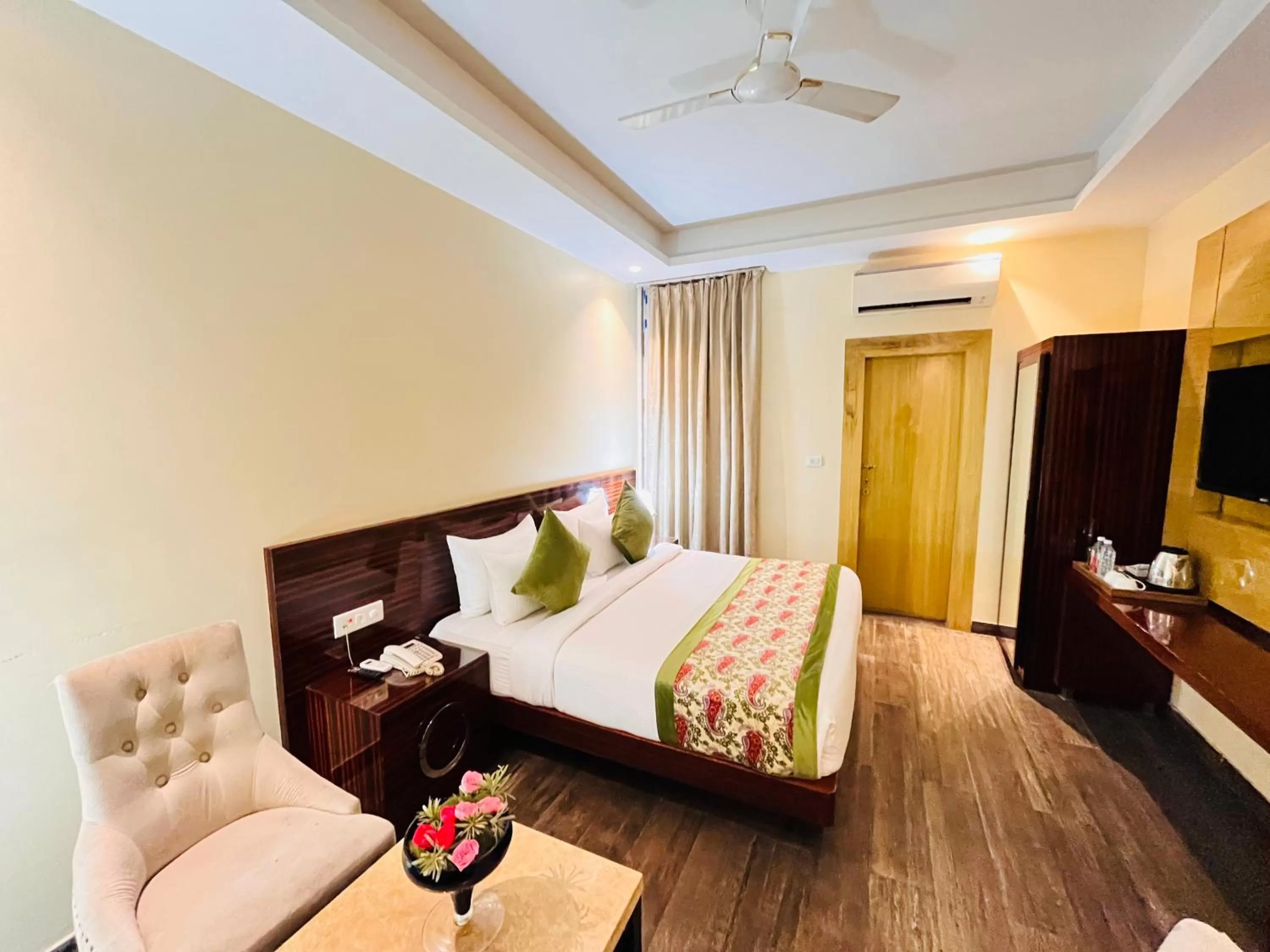Bed in Hotel Banz near Delhi Airport