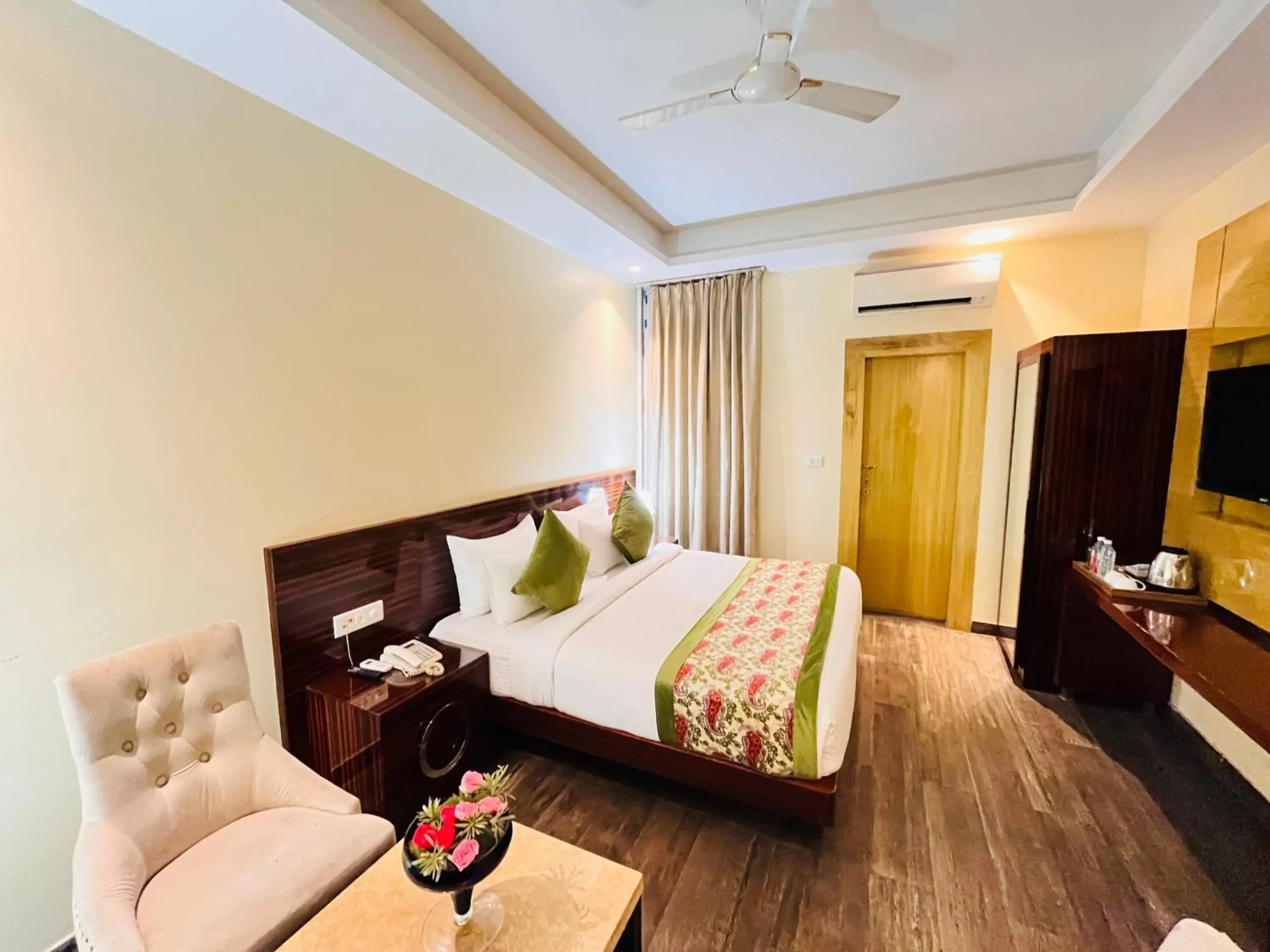 Bed in Hotel Banz - Near Delhi International Airport