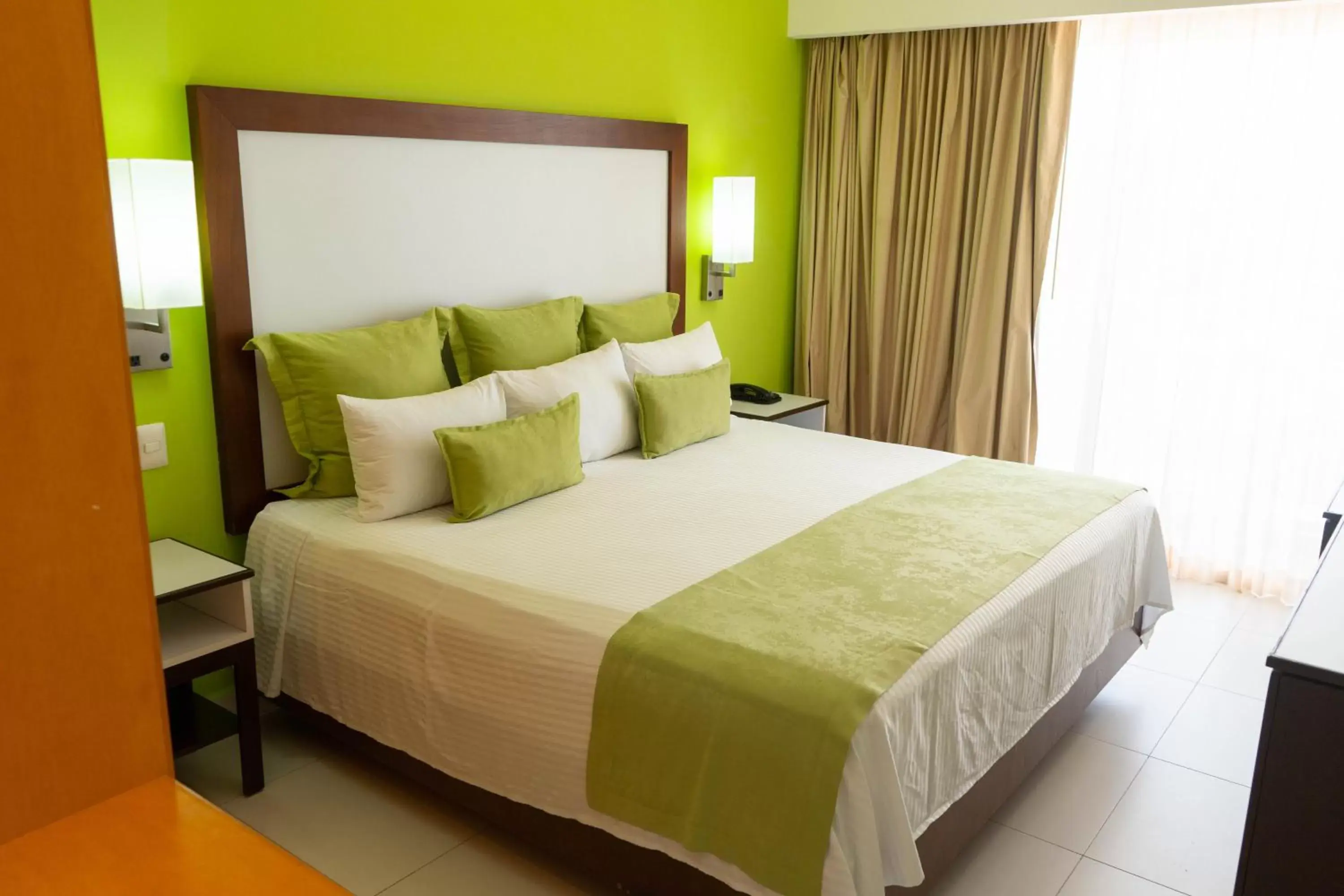 Bed in Cancun Bay Resort - All Inclusive