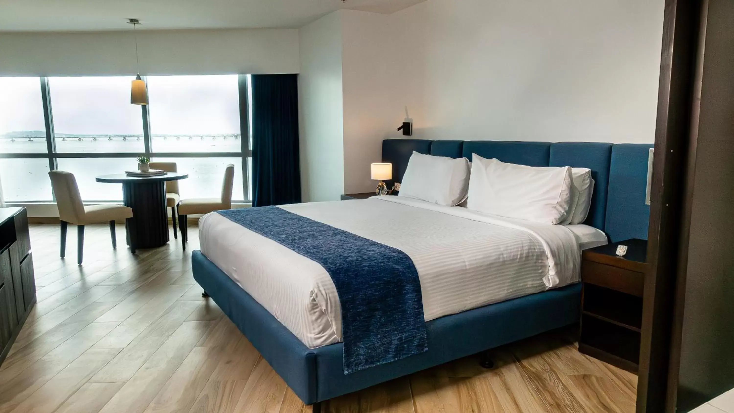 Bedroom, Bed in Wyndham Guayaquil, Puerto Santa Ana