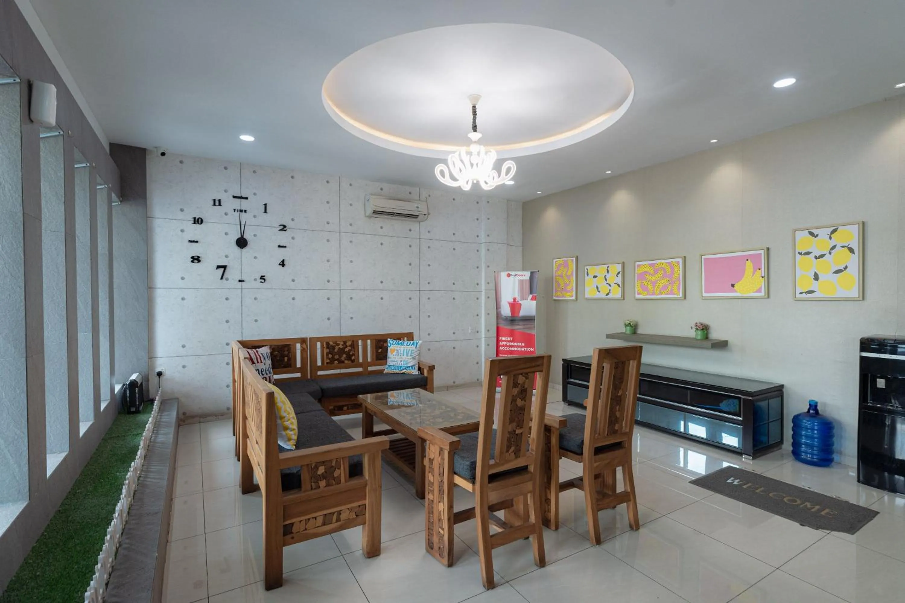 Seating area in RedDoorz at Nagoya Indah Batam