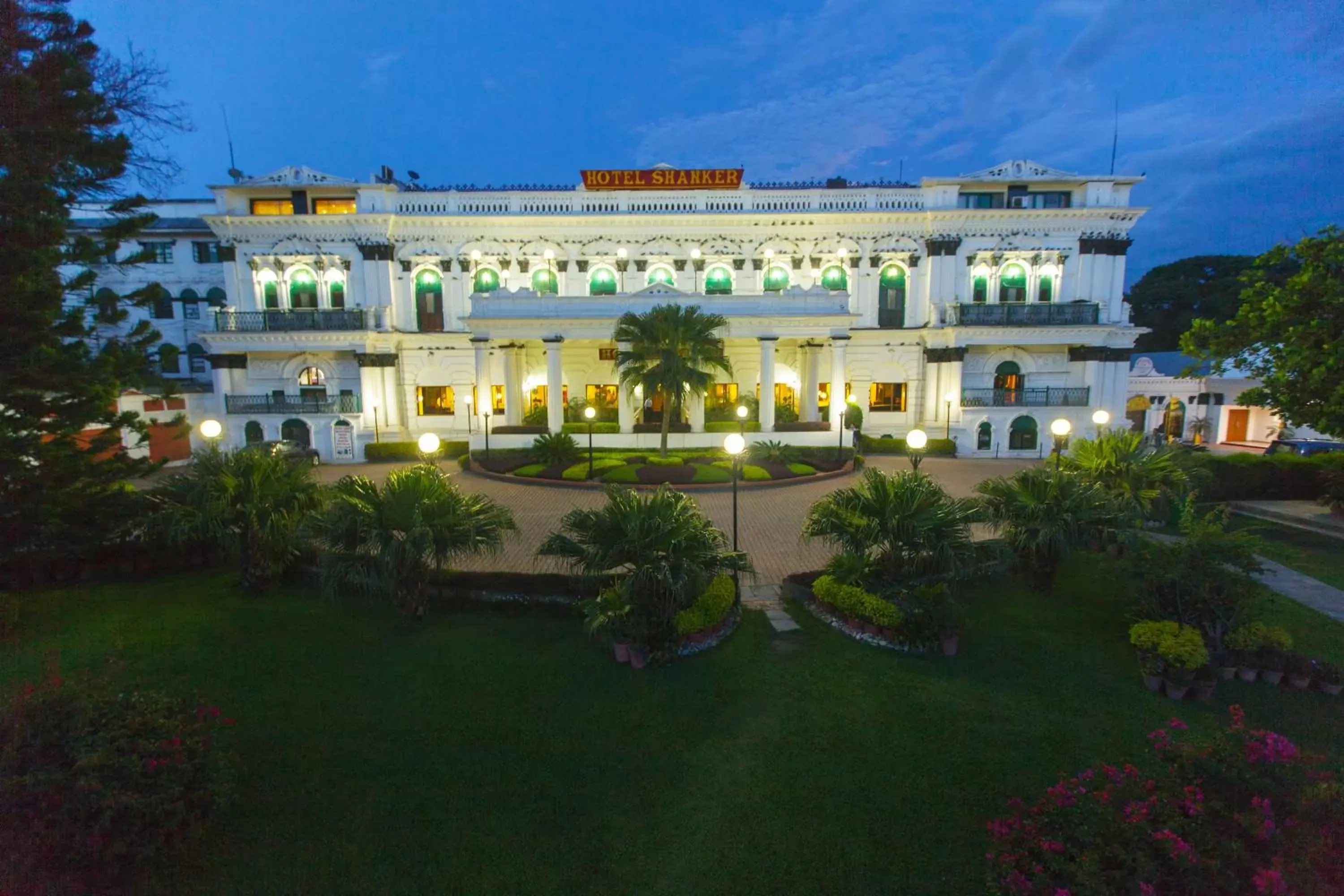 Facade/entrance, Property Building in Hotel Shanker