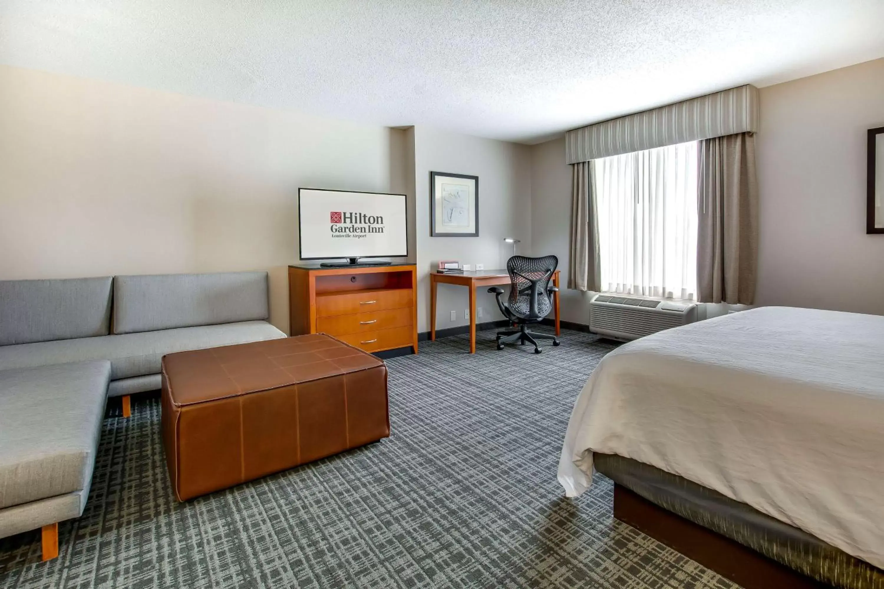 Bedroom in Hilton Garden Inn Louisville Airport