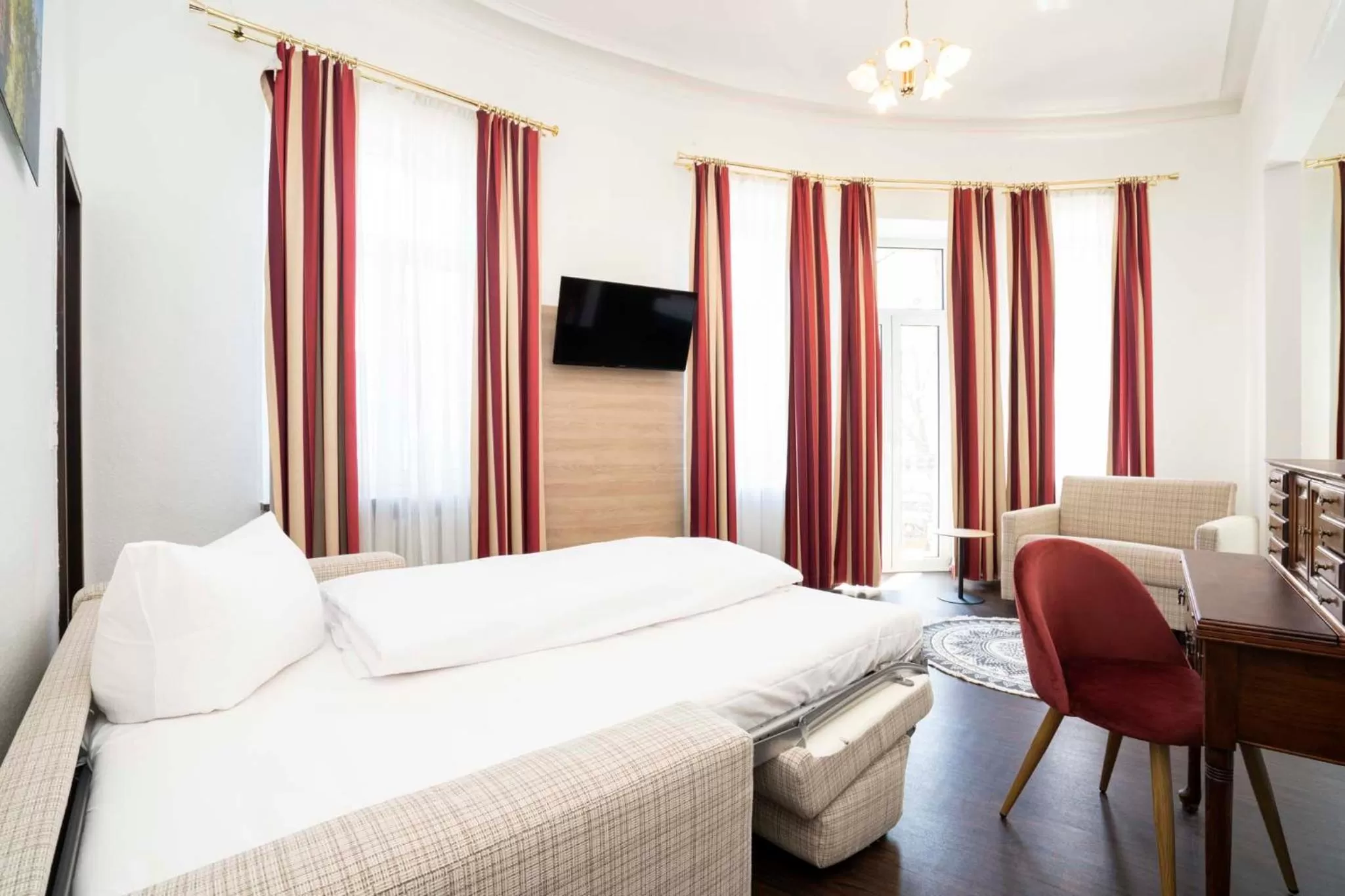 Photo of the whole room, Bed in Hotel National