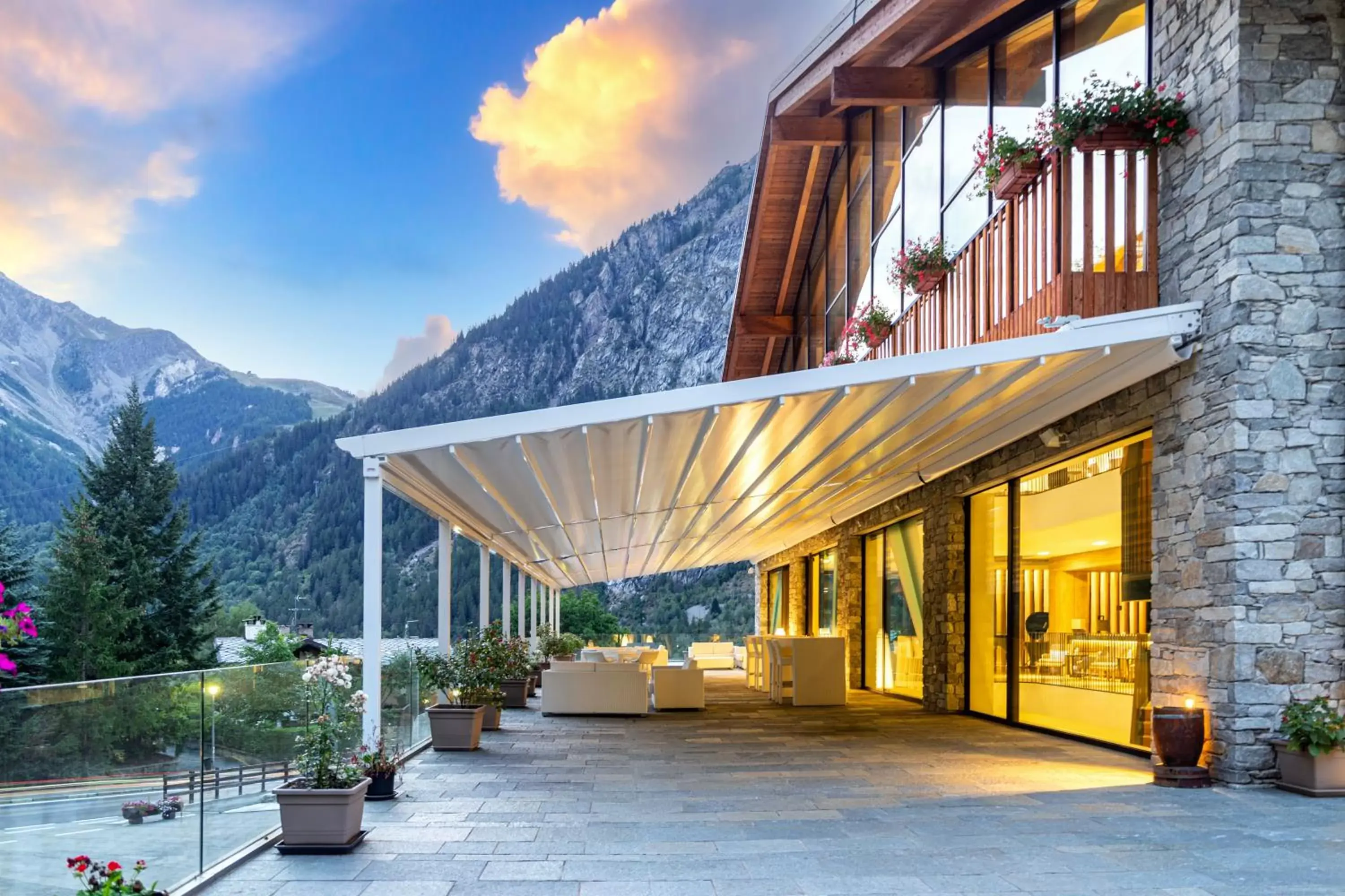 Facade/entrance in Grand Hotel Courmayeur Mont Blanc