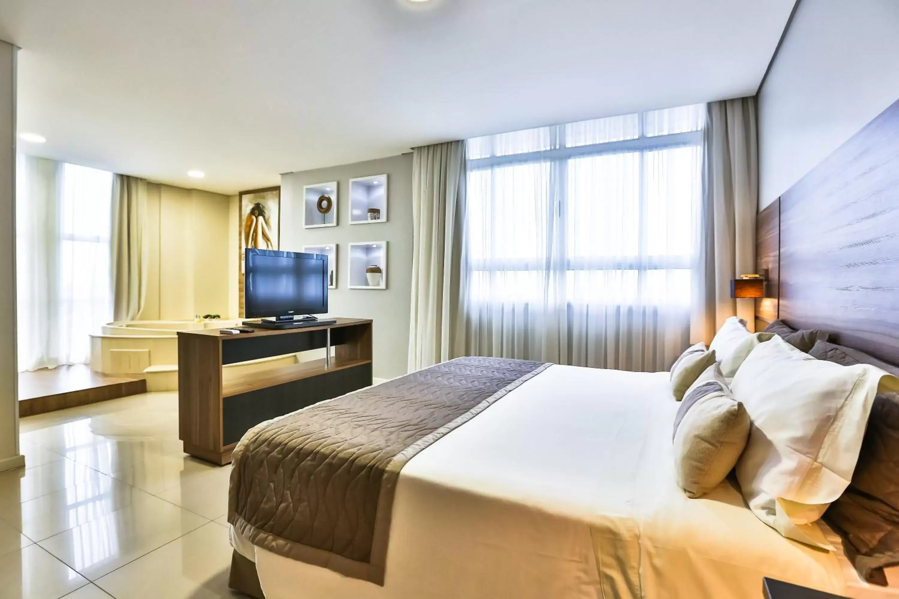 Photo of the whole room, TV/Entertainment Center in Wyndham Golden Foz Suítes