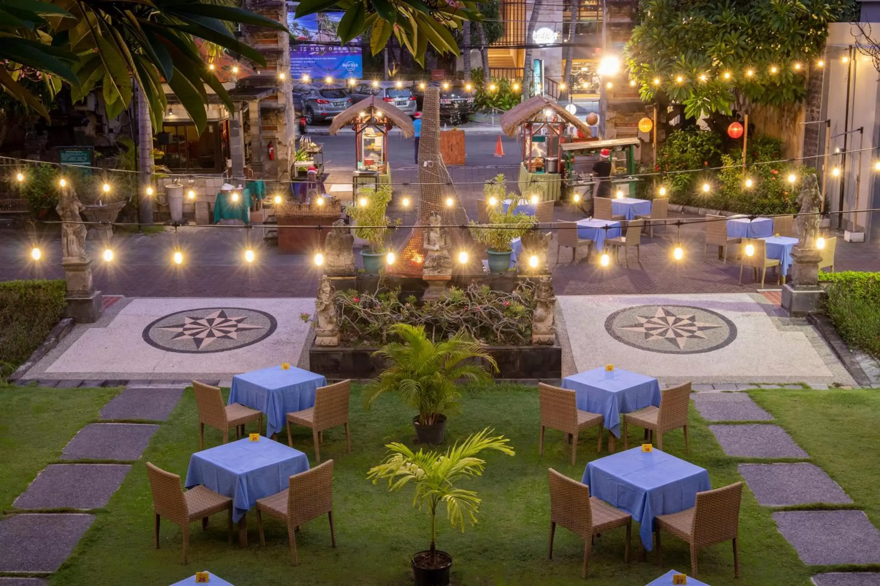 Restaurant/places to eat, Pool View in Grand Inna Kuta Restaurant/places to eat, Pool View in Grand Inna Kuta