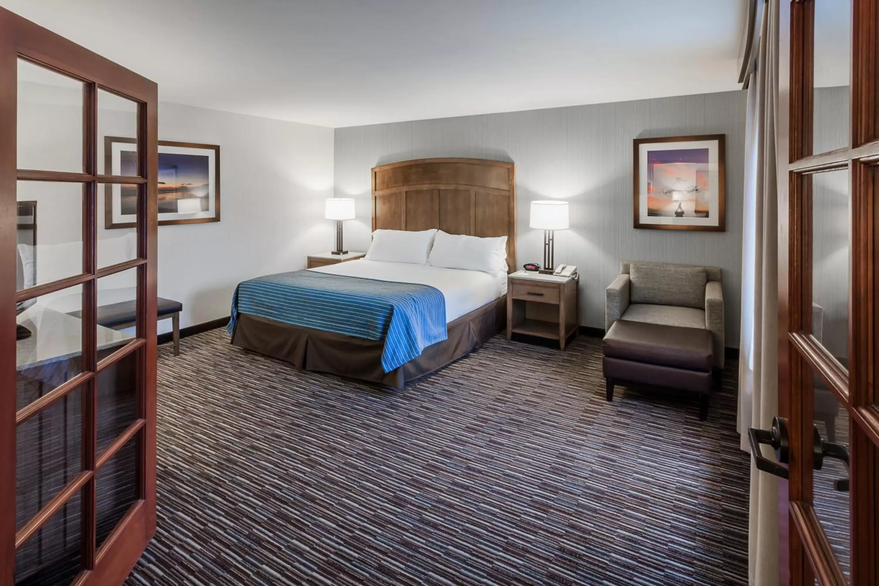 Photo of the whole room, Bed in Holiday Inn Express & Suites Carpinteria, an IHG Hotel