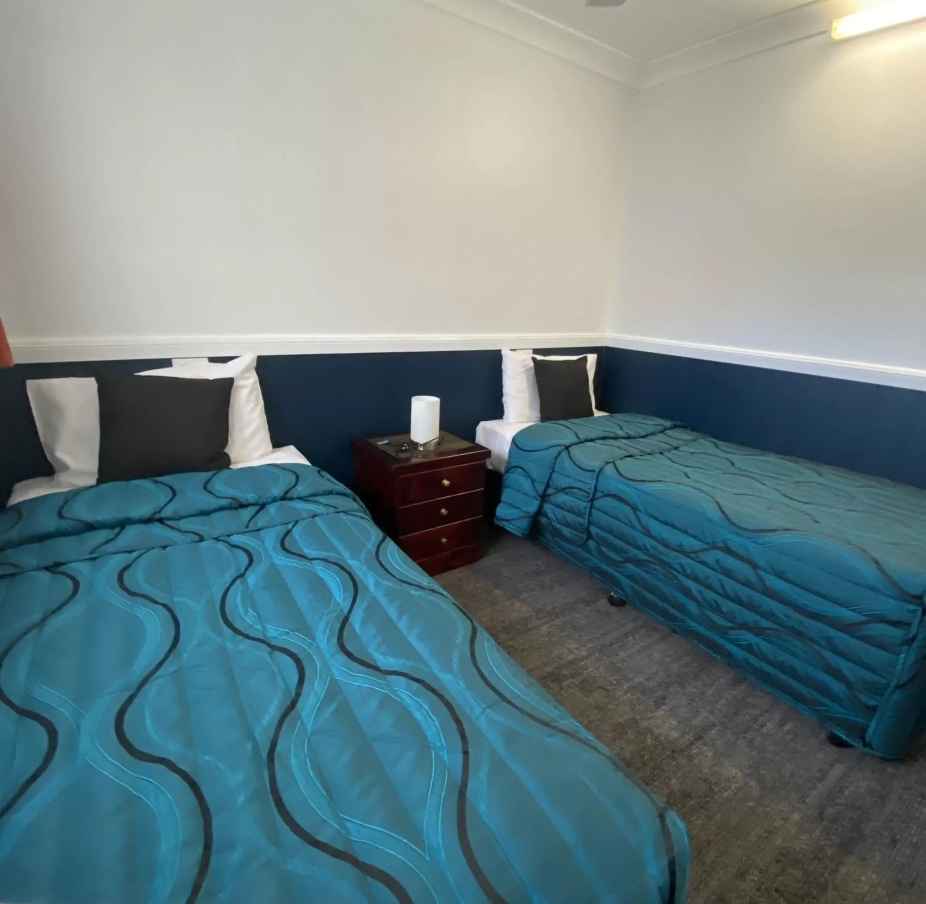 Bedroom, Bed in Centrepoint Midcity Motor Inn