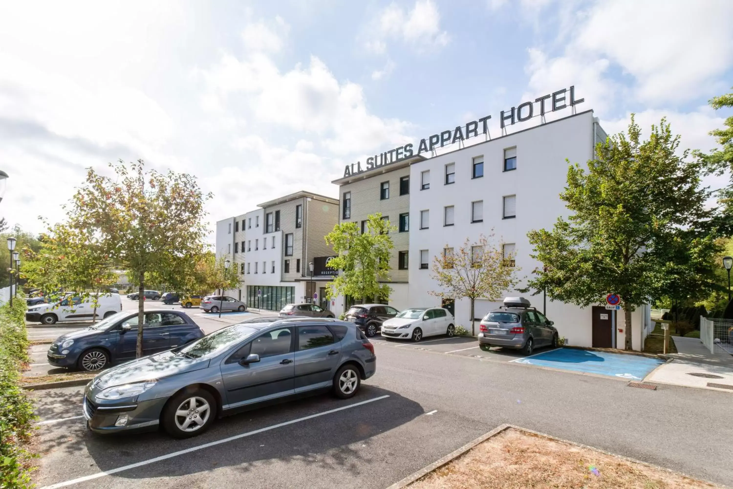 Parking, Property Building in All Suites Pau – Zénith