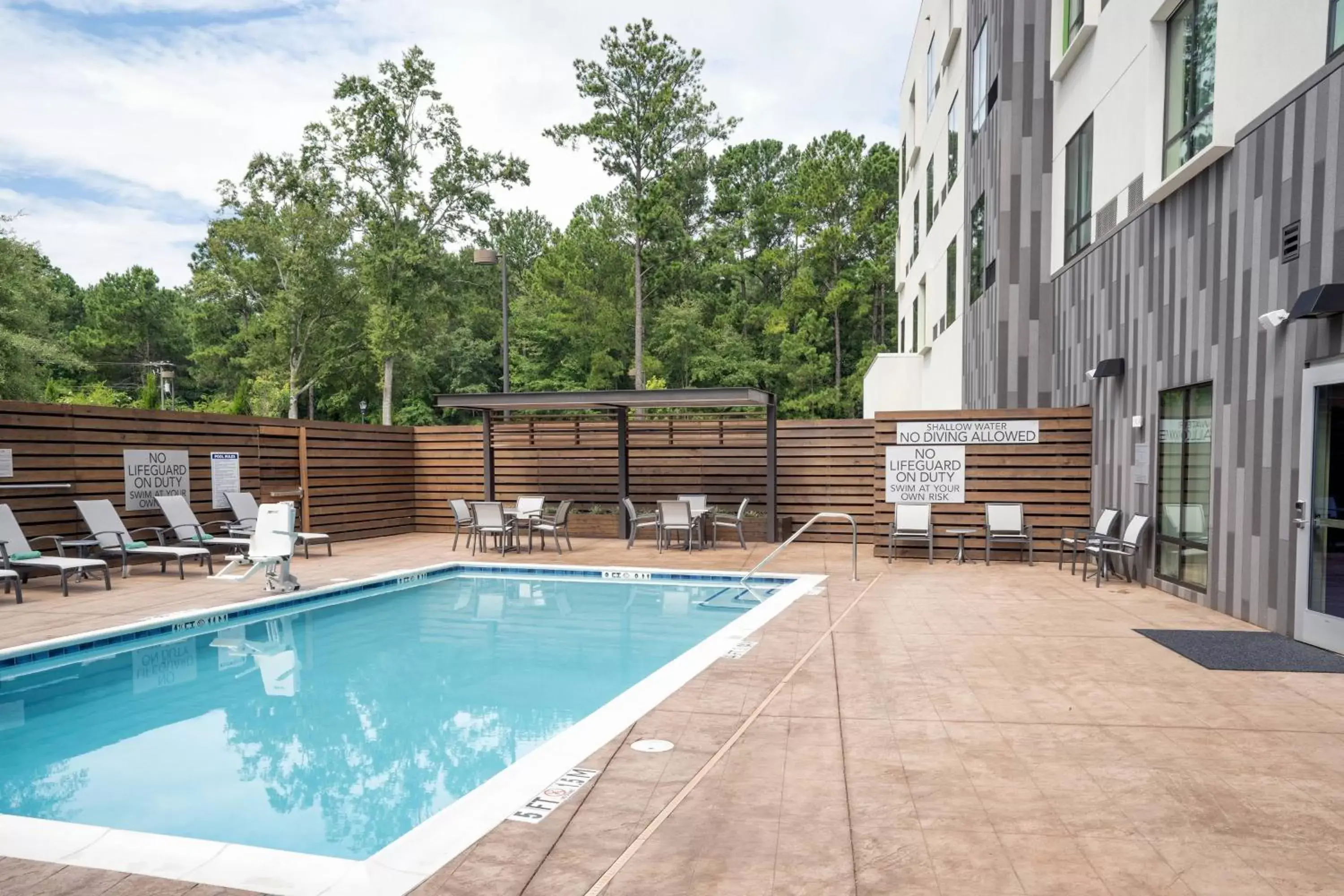 Swimming Pool in Courtyard by Marriott Charleston-North Charleston