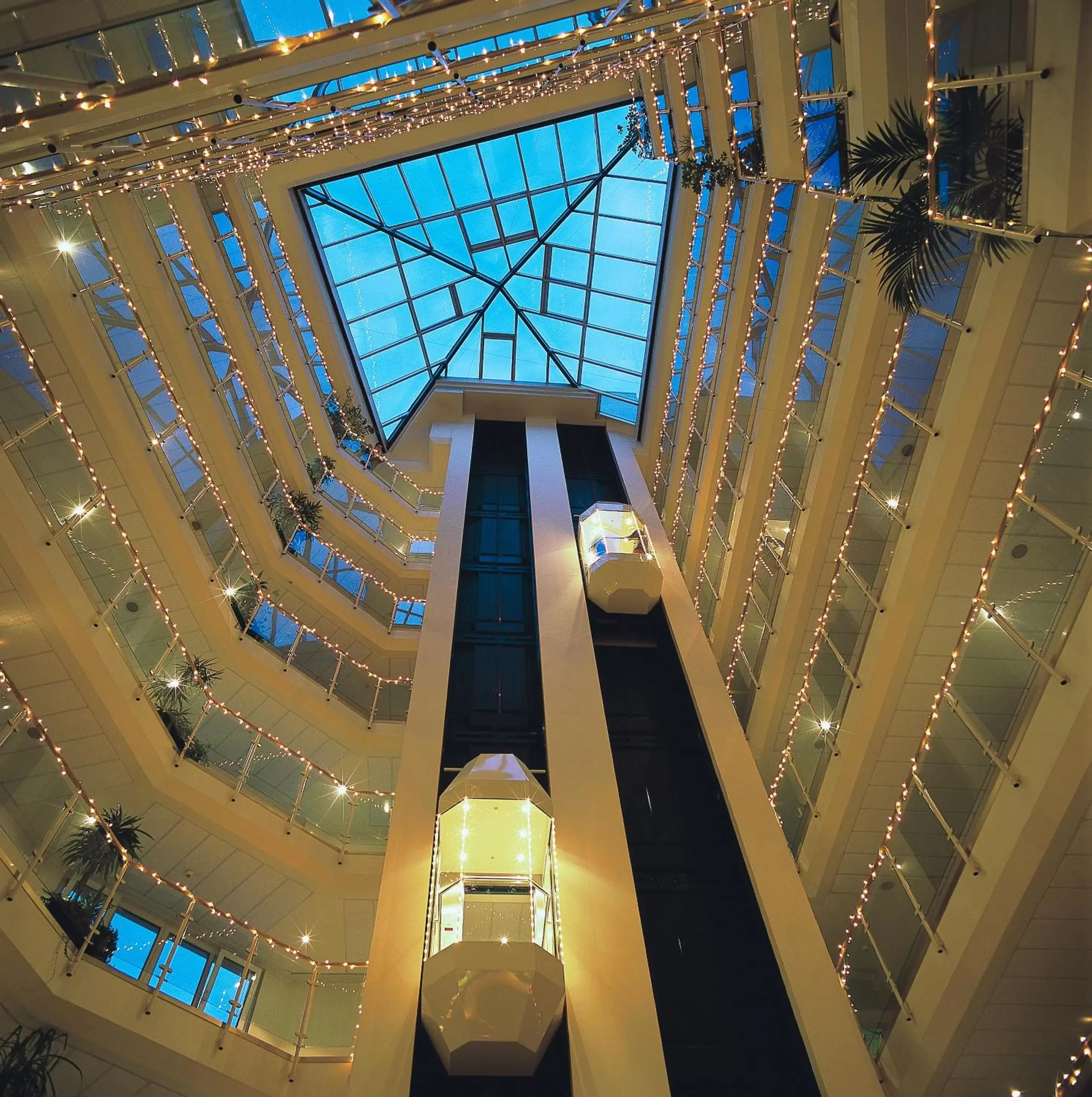 Lobby or reception in Wyndham Hannover Atrium Lobby or reception in Wyndham Hannover Atrium