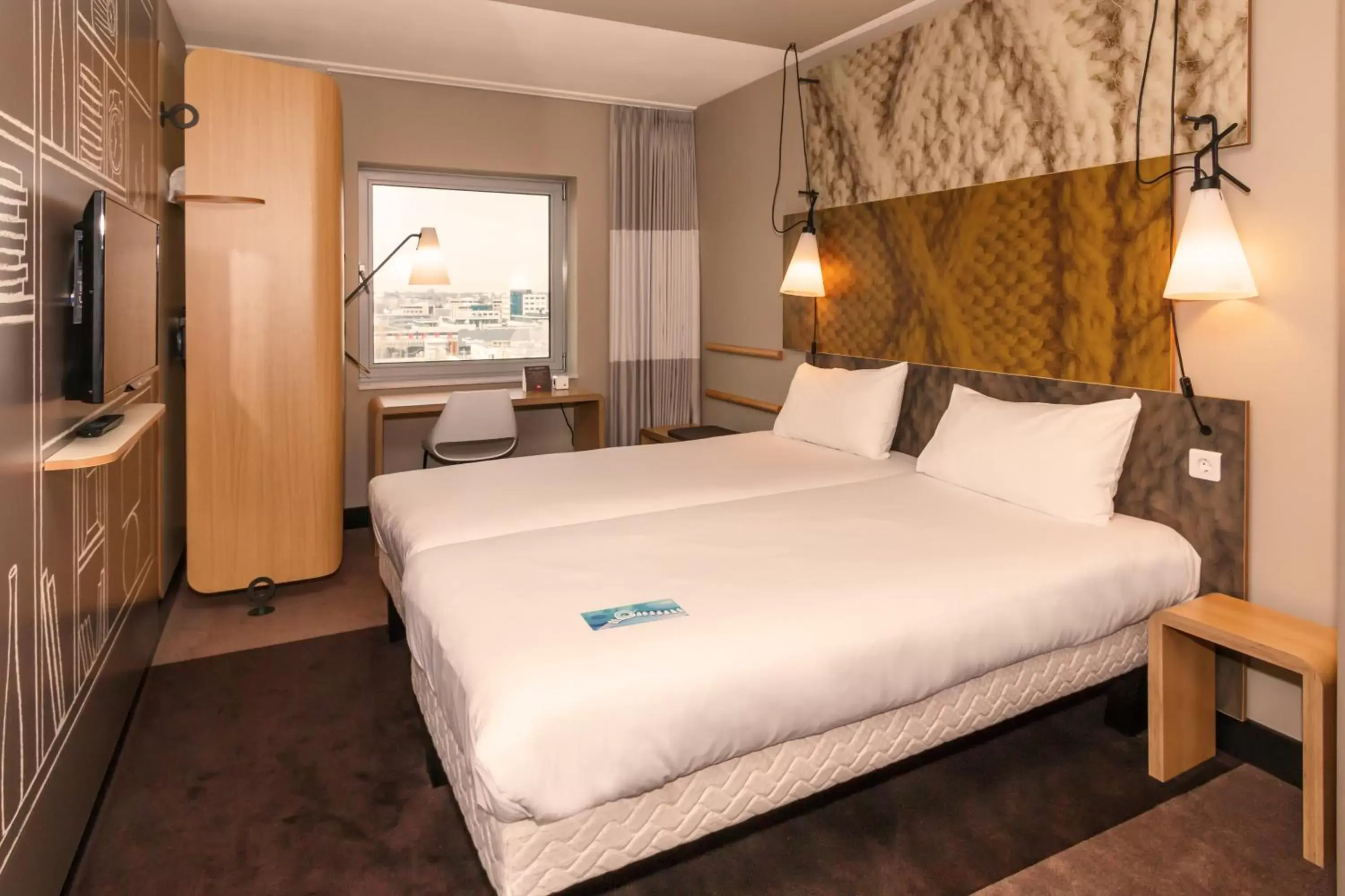 Bed in ibis Amsterdam City West