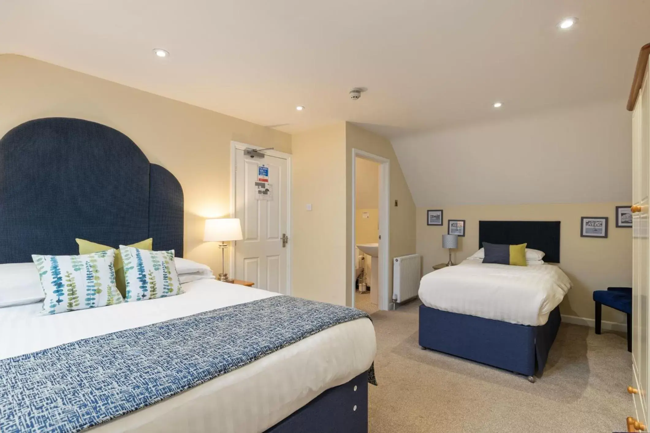 Family Room (2 Adults + 1 Child) in Hotel Plas Hyfryd Family Room (2 Adults + 1 Child) in Hotel Plas Hyfryd