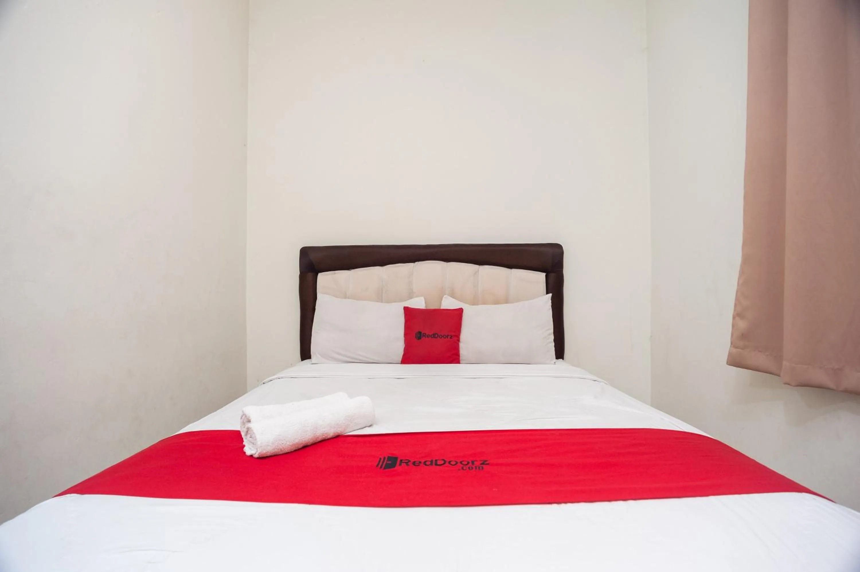 Bedroom, Bed in RedDoorz Plus near RS PMI Bogor