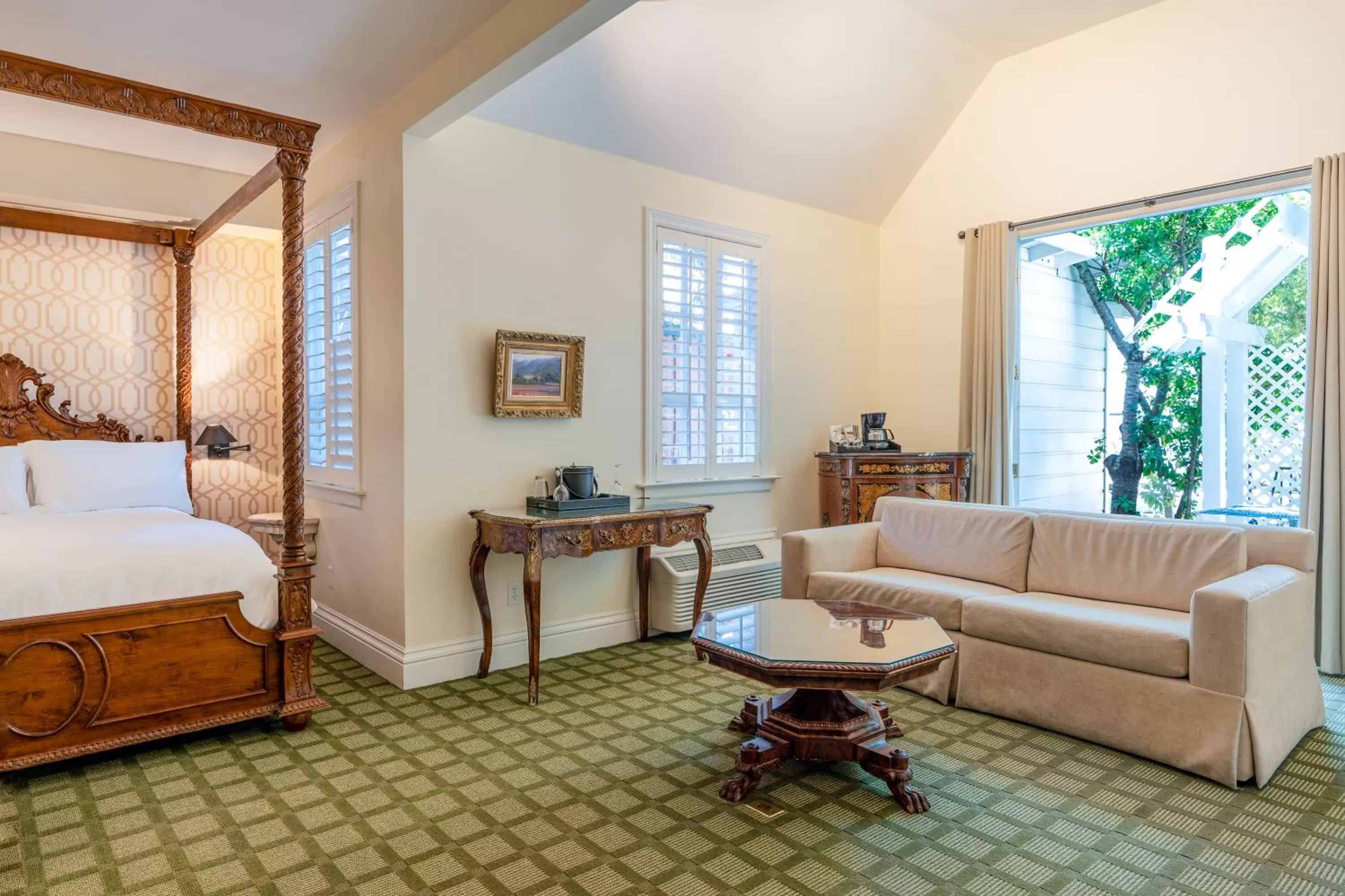 Bedroom, Bed in The Bergson, BW Signature Collection