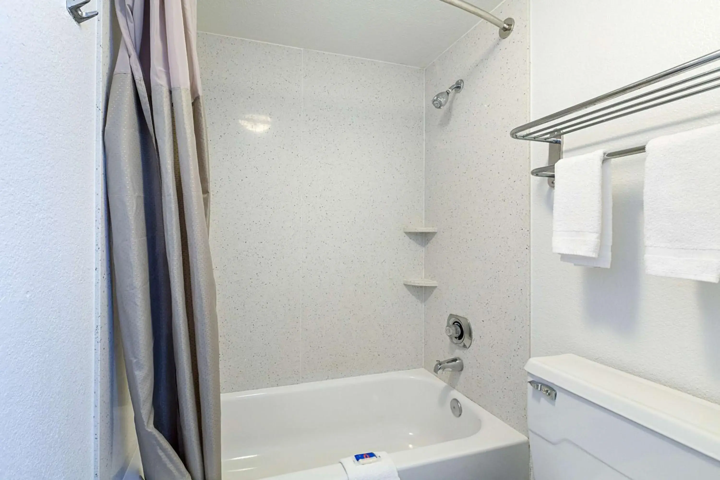 Shower, Bathroom in Motel 6-Dallas, TX - Market Center