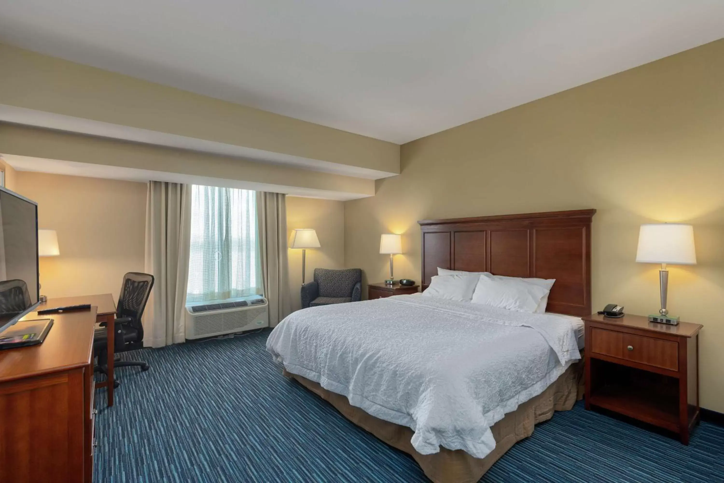 Bedroom, Bed in Hampton Inn & Suites Owensboro Downtown Waterfront