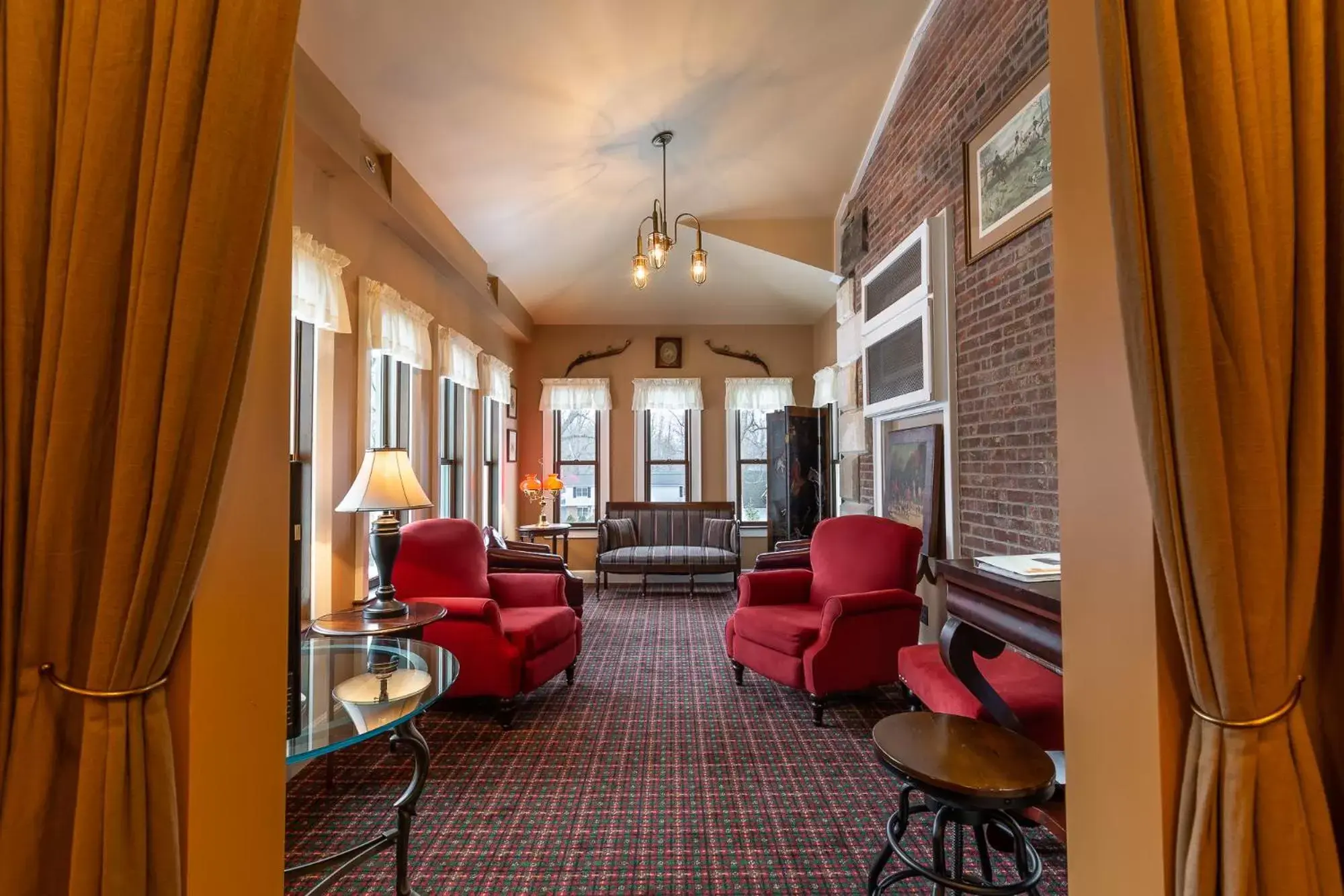 Living room, Seating Area in Steele Mansion Inn & Gathering Hub