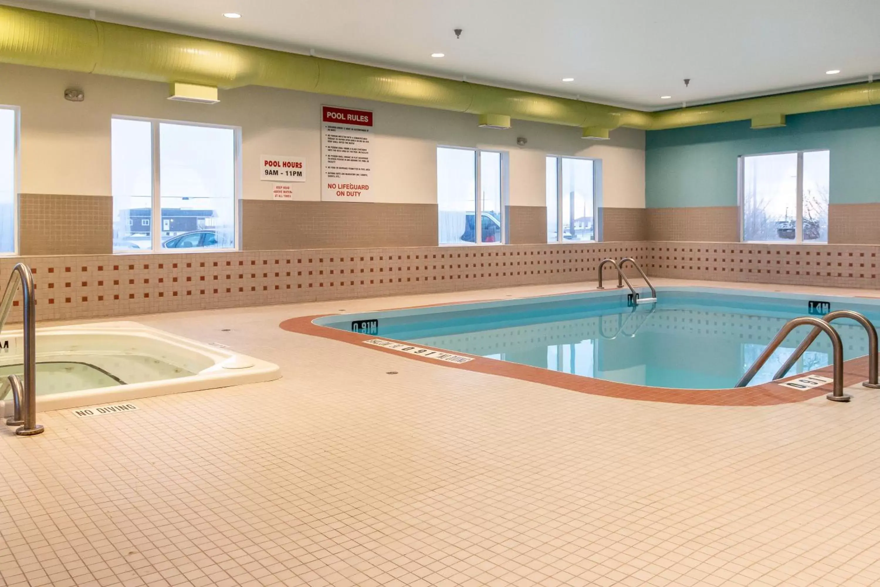 Swimming Pool in Motel 6-Headingley, MB - Winnipeg West