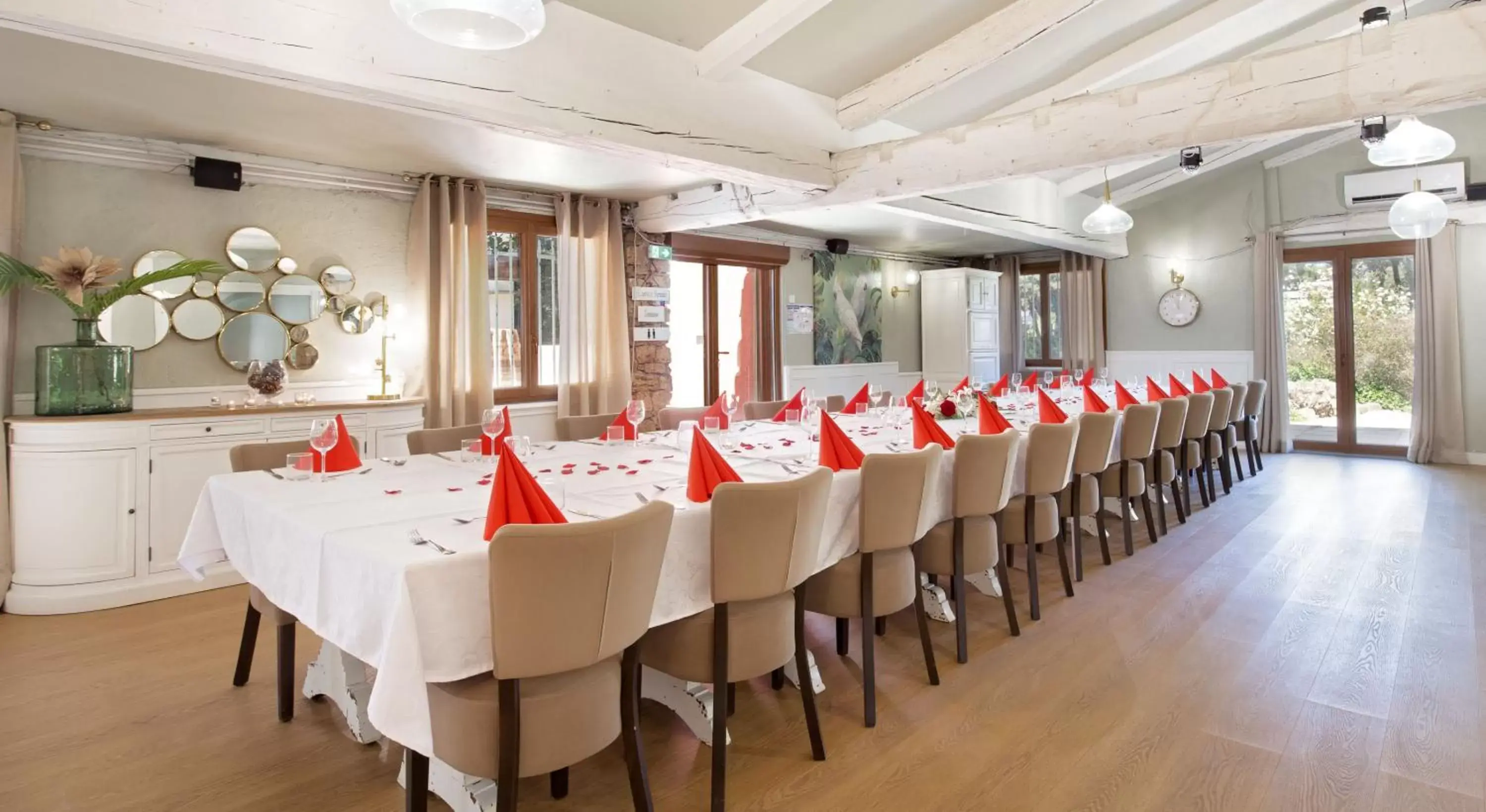 Banquet Facilities in Les Pins Blancs en Provence