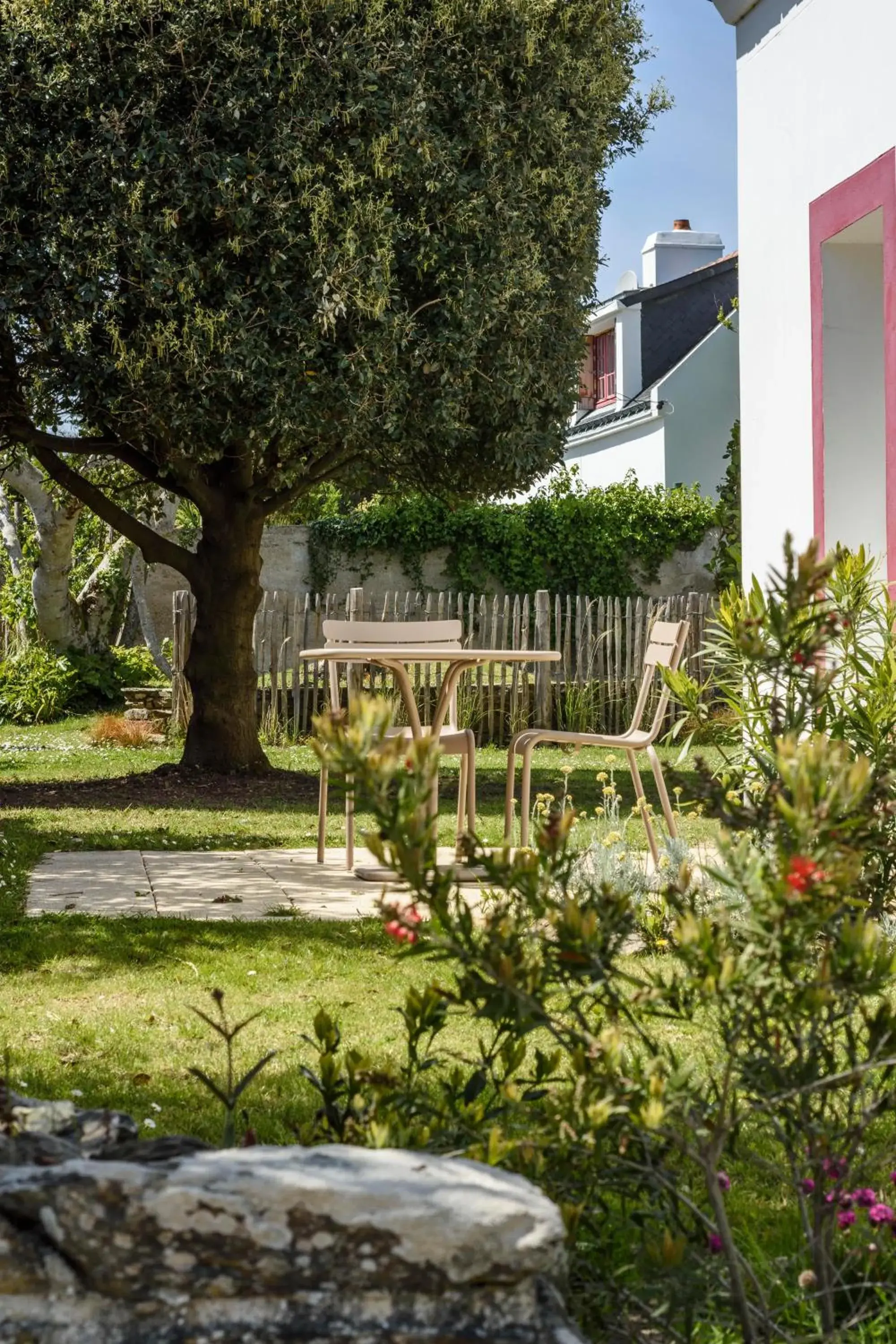 Patio in Hotel Le Clos Fleuri